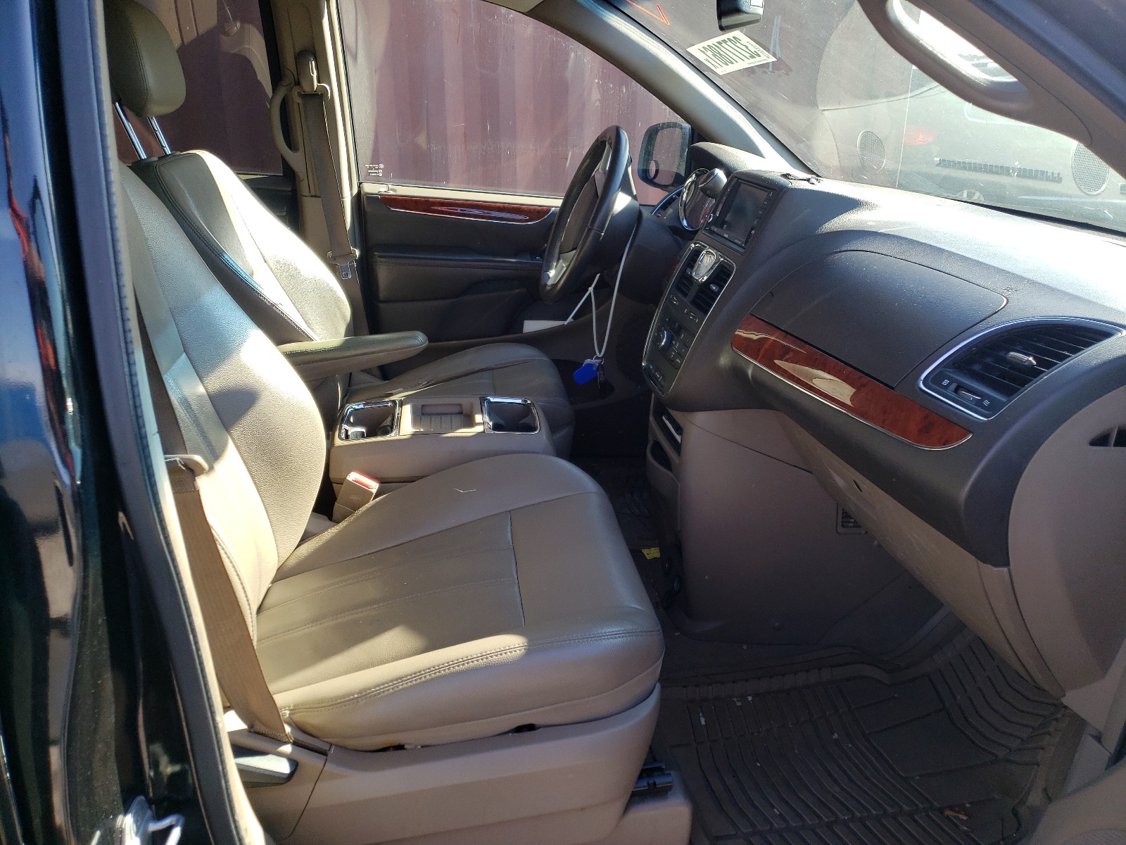 Photo 5 from auction – 2013 CHRYSLER TOWN & COU with VIN 2C4RC1BGXDR706239