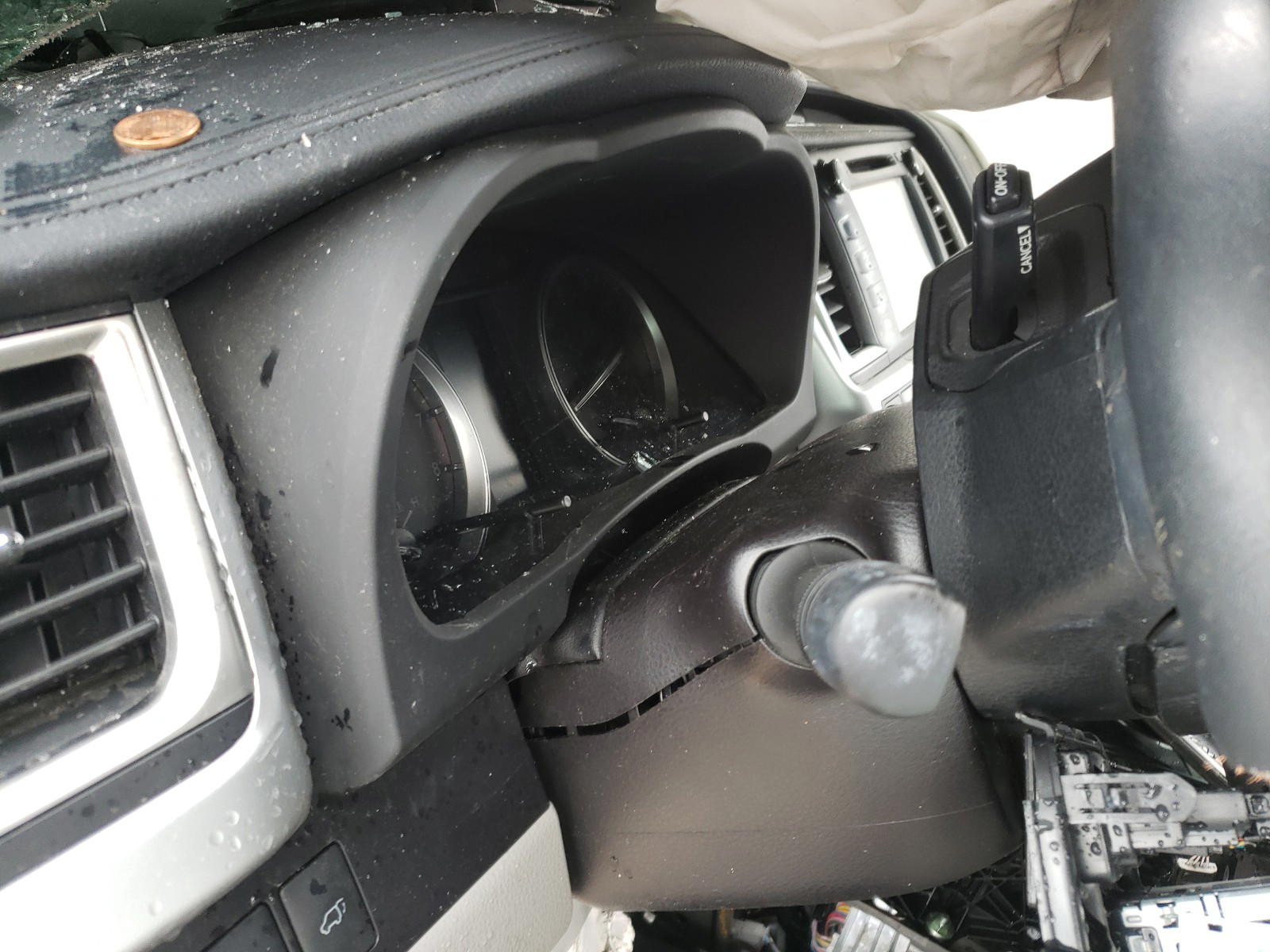 Photo 8 from auction – 2018 TOYOTA HIGHLANDER with VIN 5TDDZRFH2JS837646