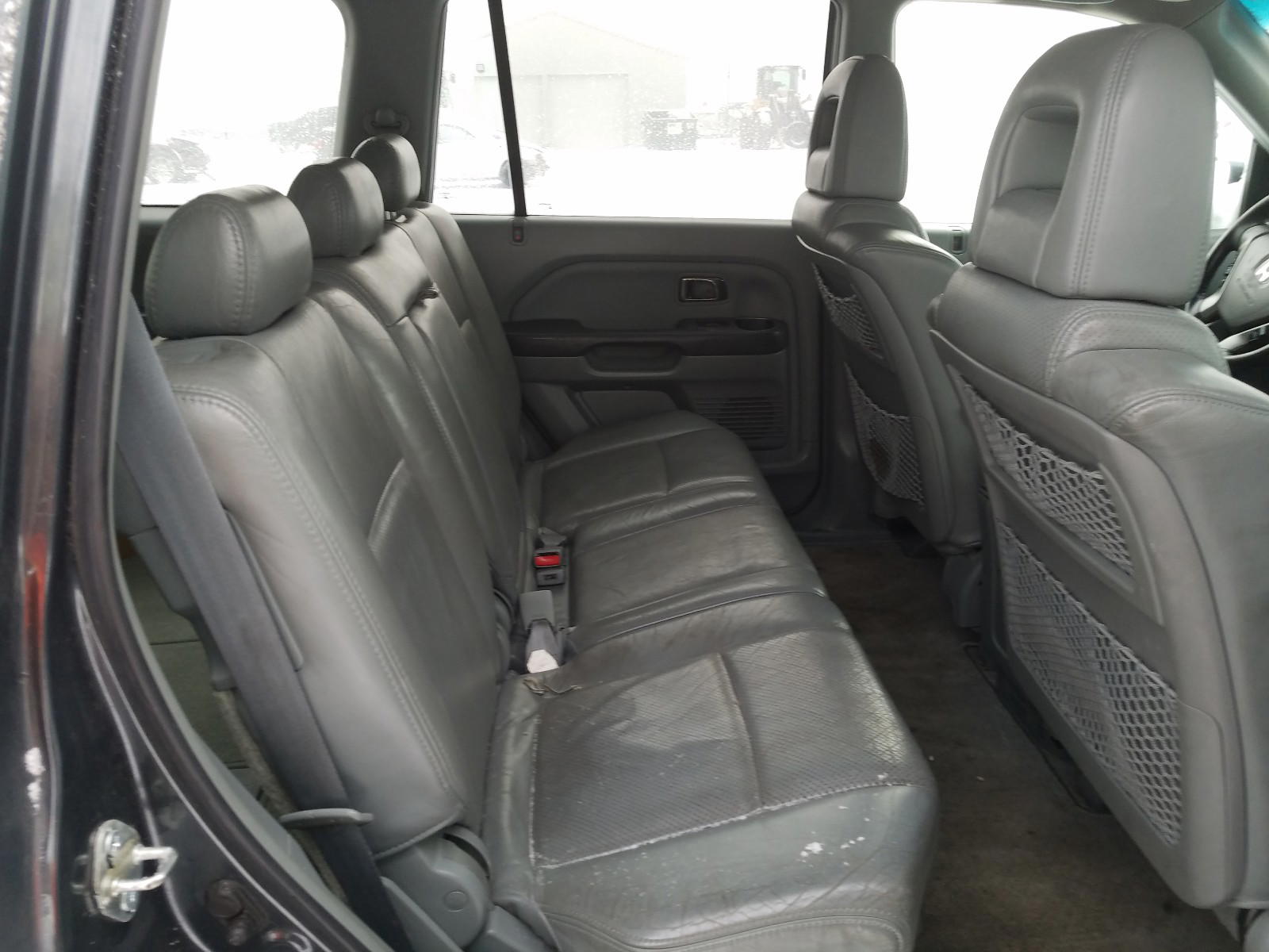 Photo 6 from auction – 2004 HONDA PILOT with VIN 2HKYF18574H599267