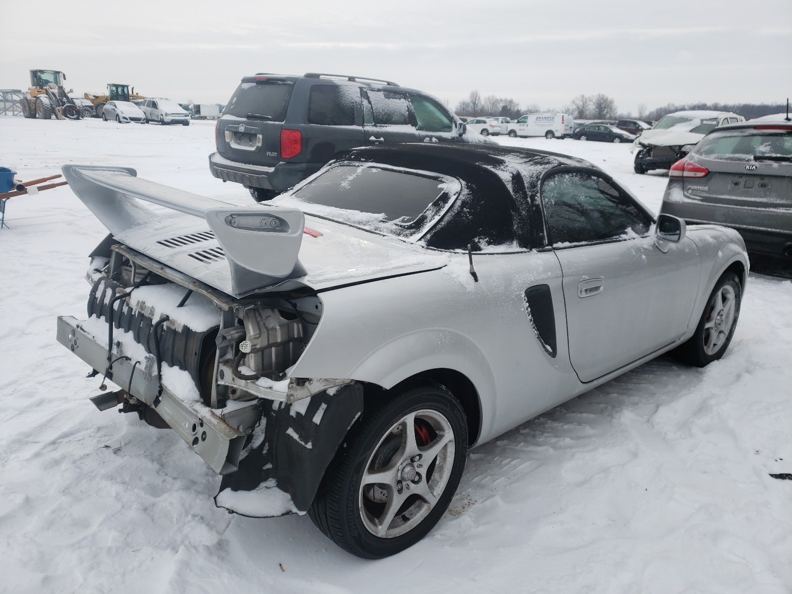 Photo 4 from auction – 2001 TOYOTA MR2 SPYDER with VIN JTDFR320210037132
