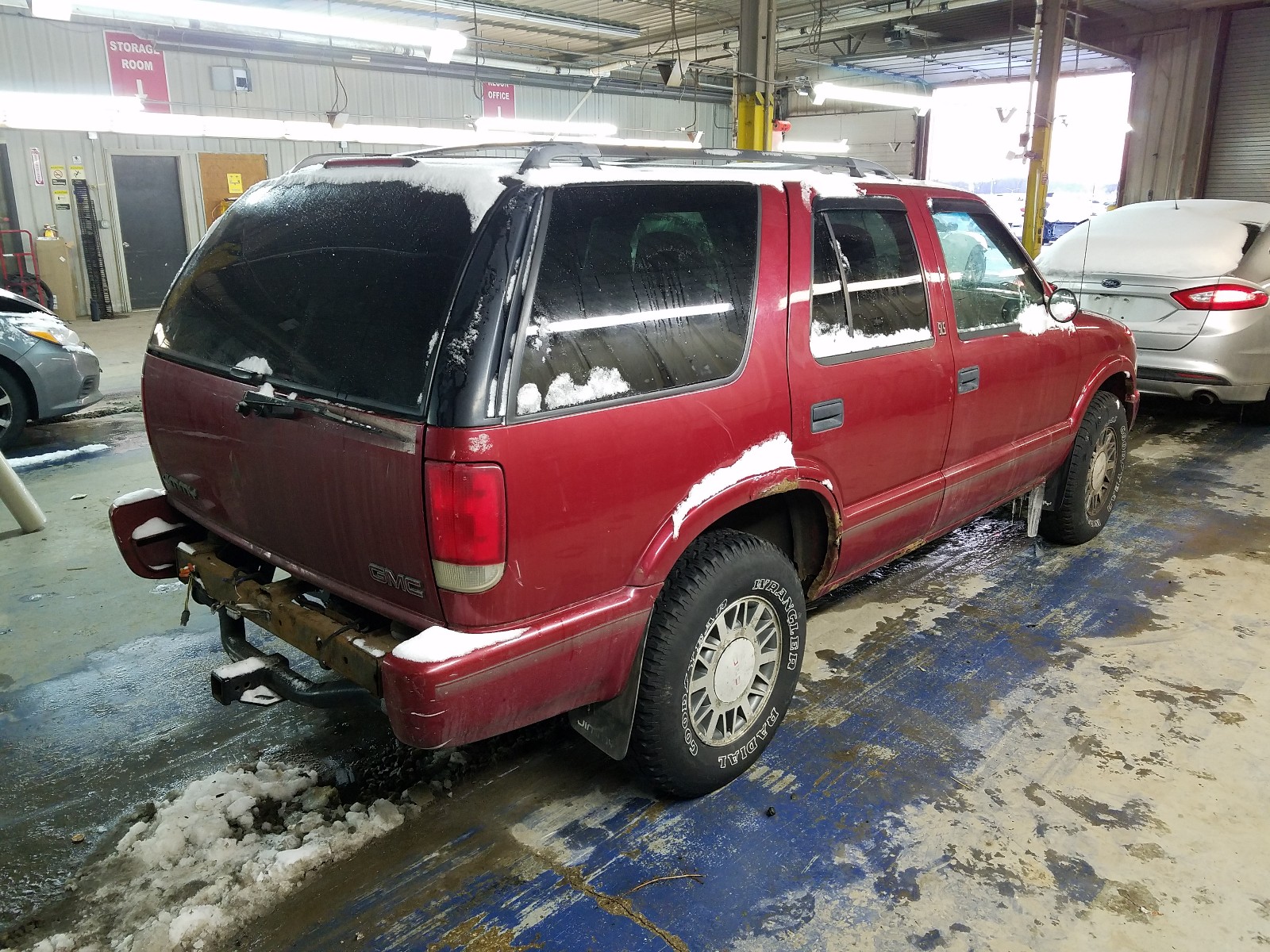 Photo 4 from auction – 1998 GMC JIMMY with VIN 1GKDT13W1W2500975