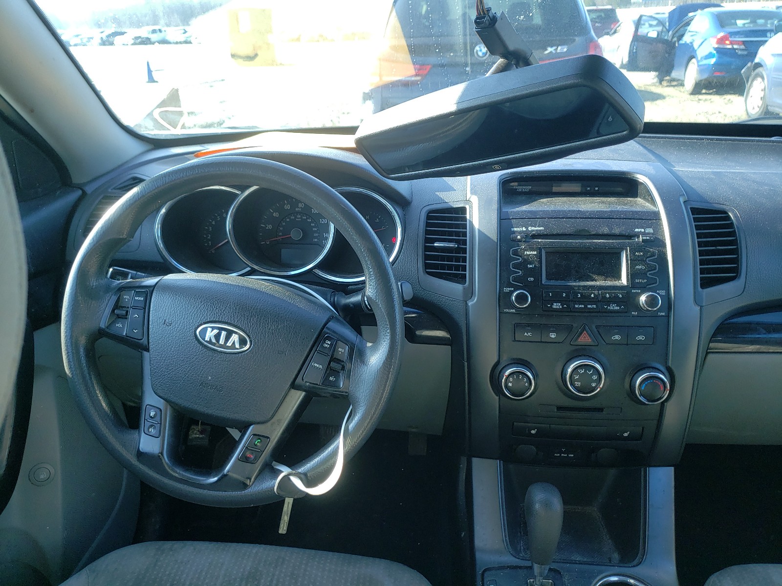 Photo 9 from auction – 2011 KIA SORENTO BA with VIN 5XYKTDA10BG056953