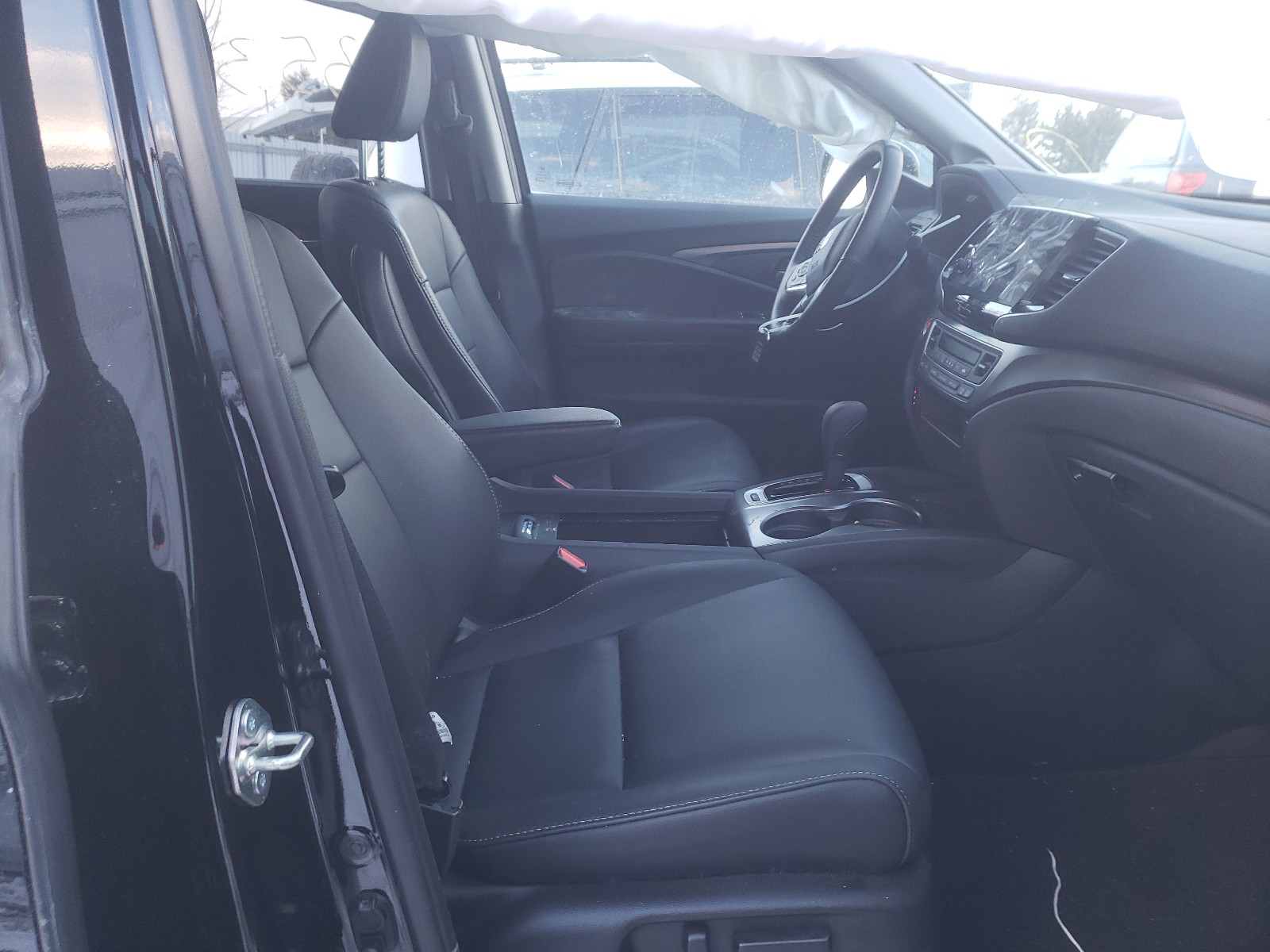 Photo 5 from auction – 2020 HONDA PILOT BLAC with VIN 5FNYF6H73LB500875