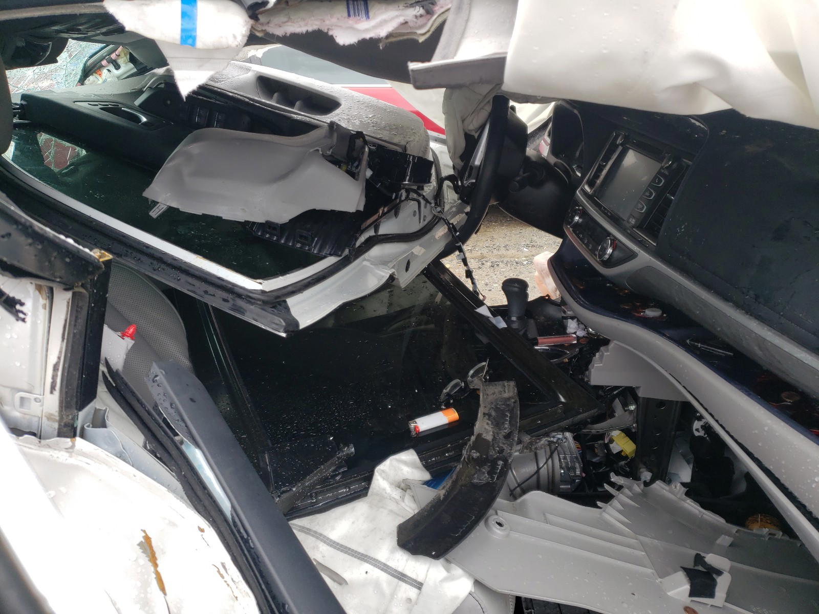 Photo 5 from auction – 2018 TOYOTA HIGHLANDER with VIN 5TDDZRFH2JS837646
