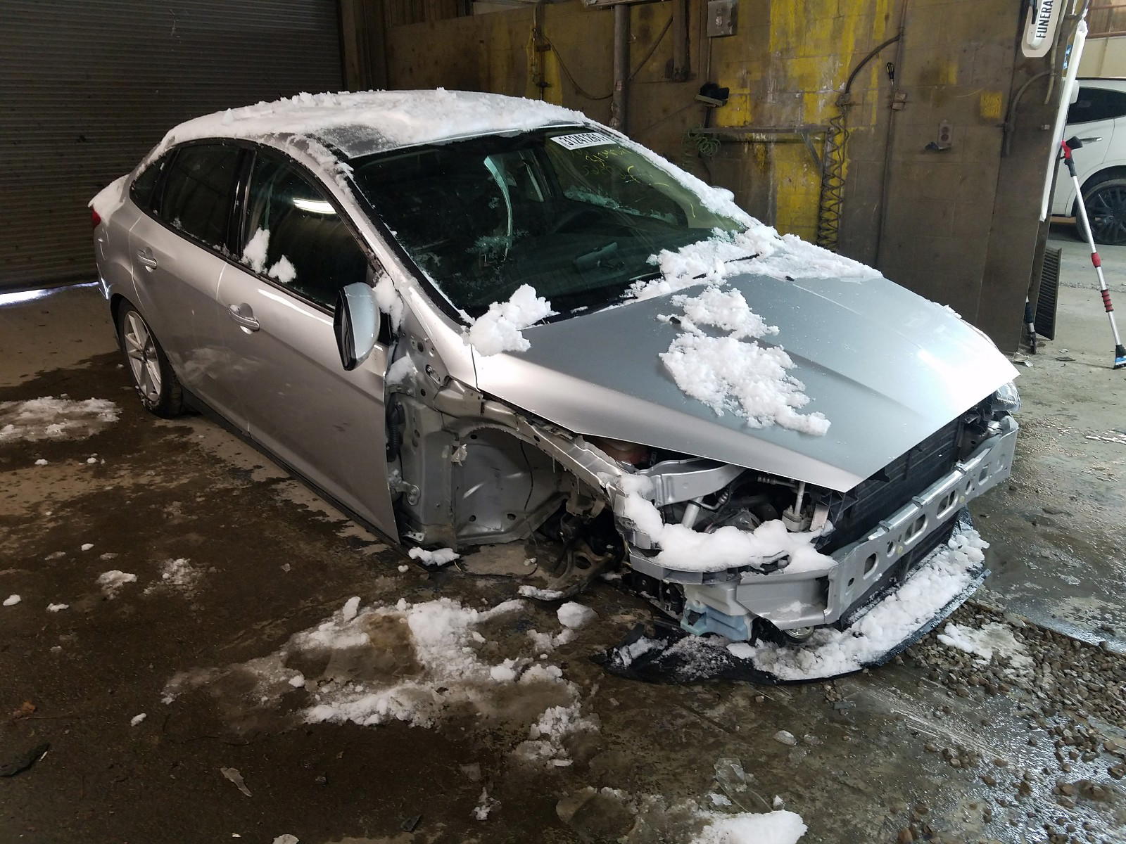 FORD FOCUS SE 2018 with VIN 1FADP3F27JL286295 - Photo from auction