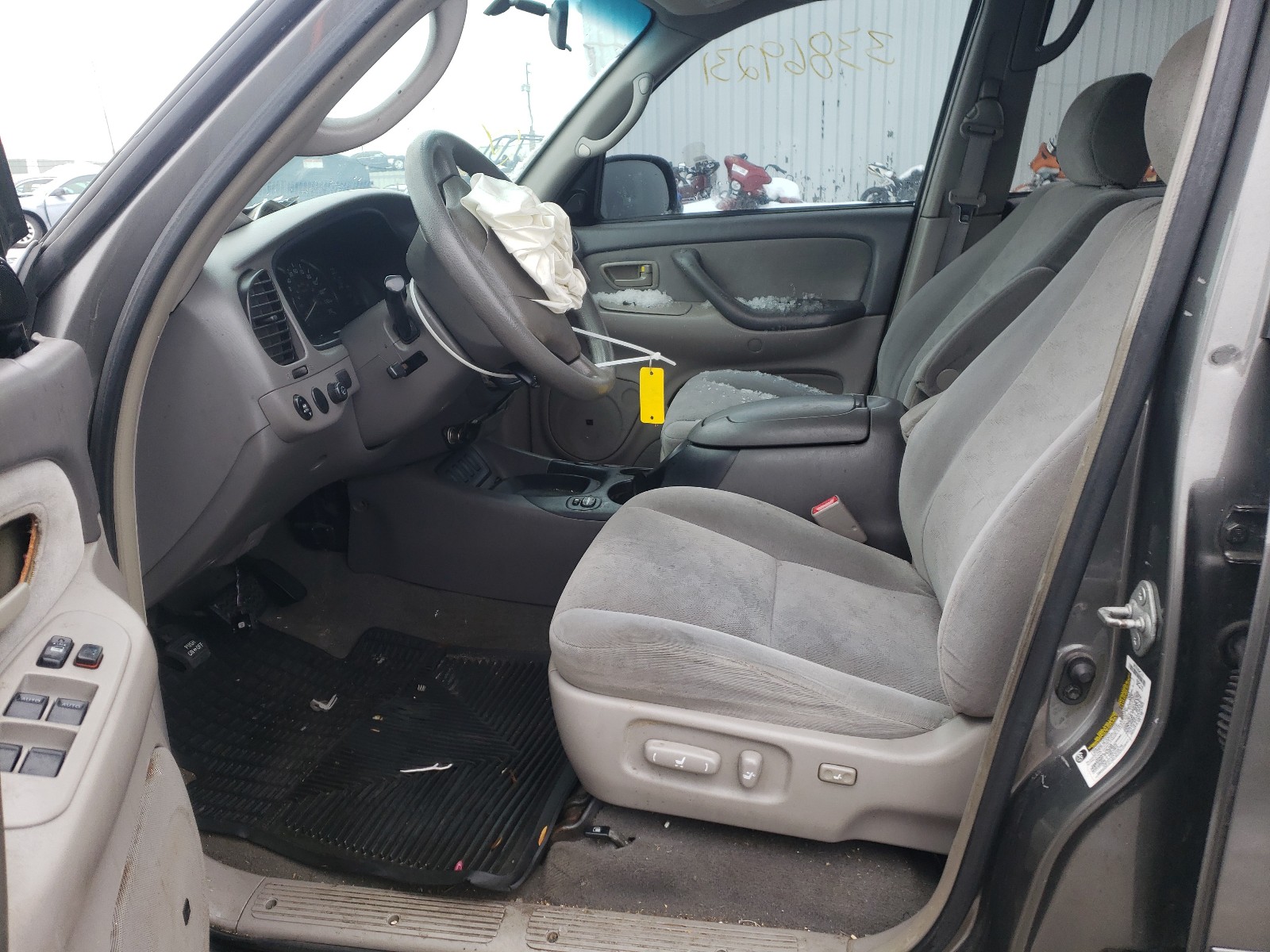 Photo 5 from auction – 2005 TOYOTA SEQUOIA SR with VIN 5TDZT34AX5S248571