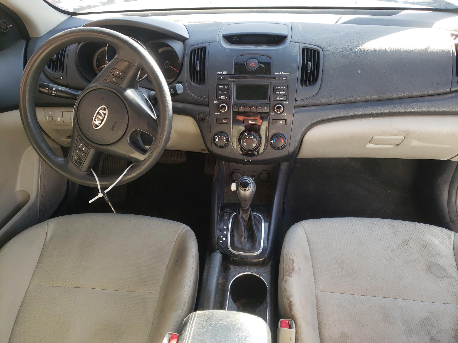 Photo 9 from auction – 2012 KIA FORTE LX with VIN KNAFT4A29C5561228