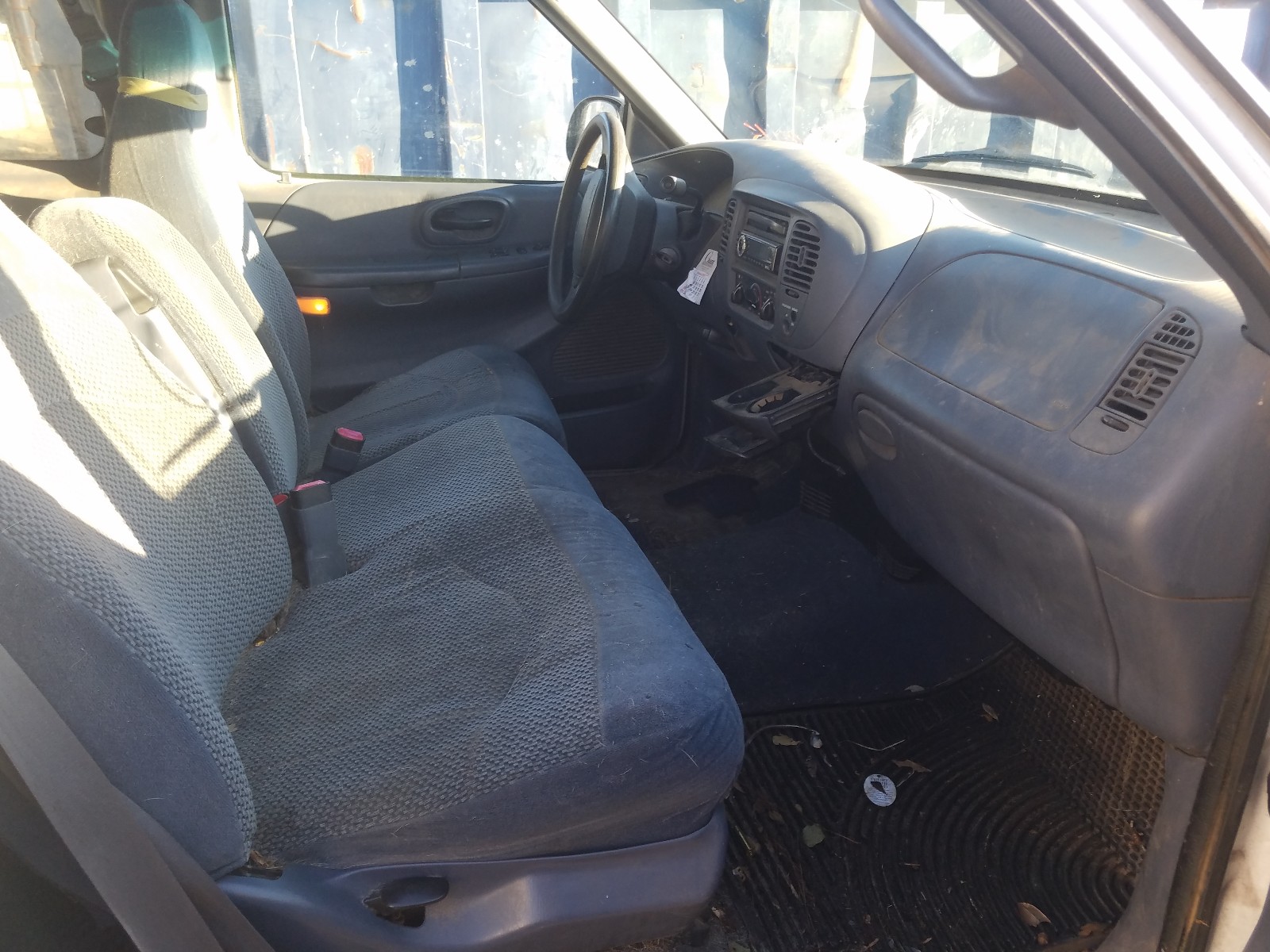 Photo 5 from auction – 1999 FORD F150 with VIN 1FTRX17W9XNB77839