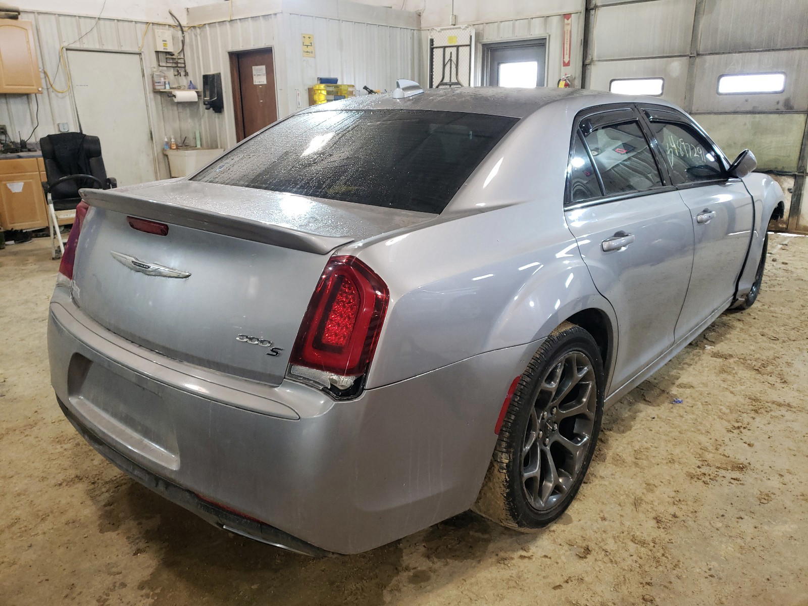 Photo 4 from auction – 2017 CHRYSLER 300 S with VIN 2C3CCABG2HH664901