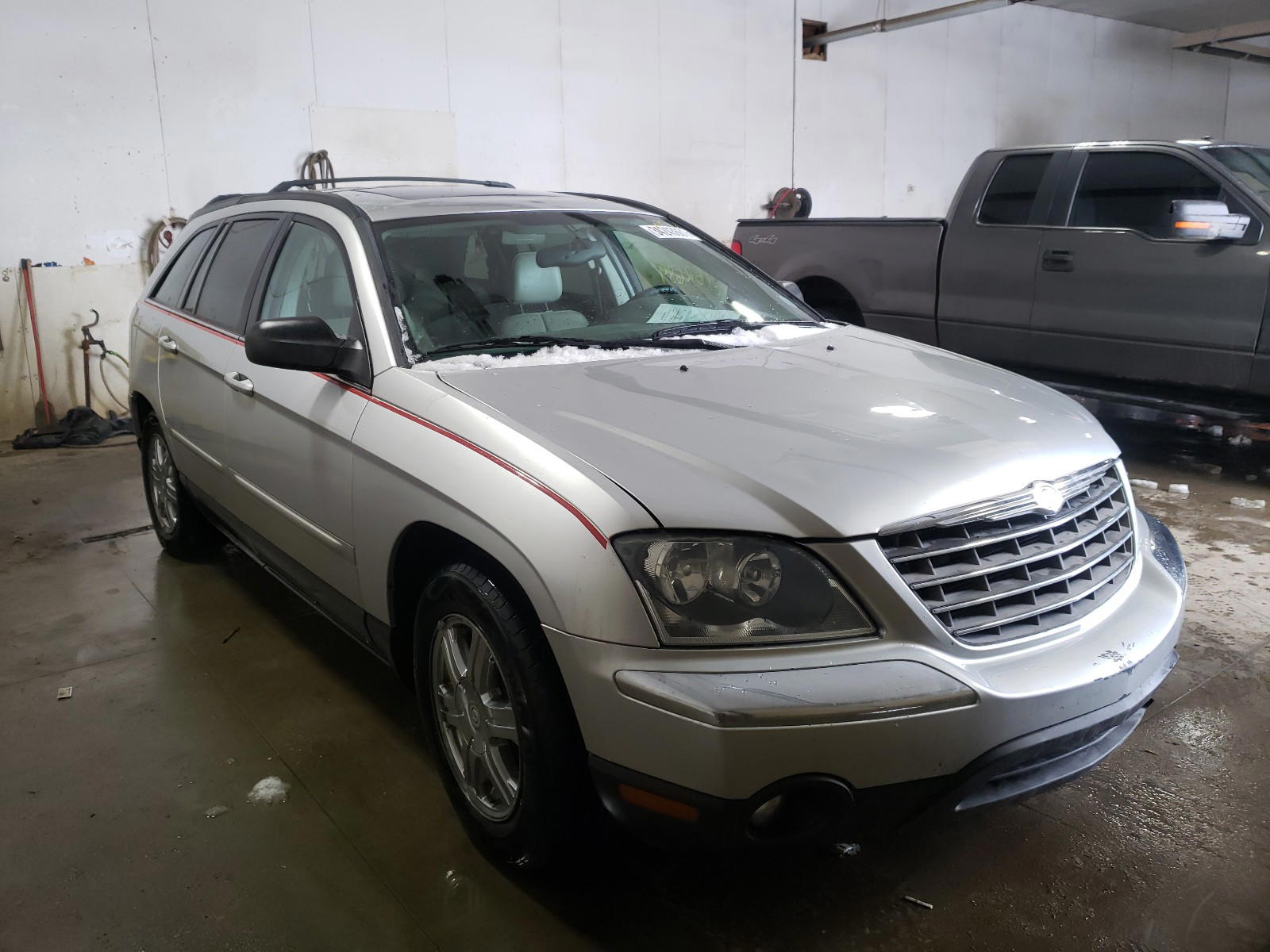 CHRYSLER PACIFICA 2004 with VIN 2C8GF68424R634850 - Photo from auction