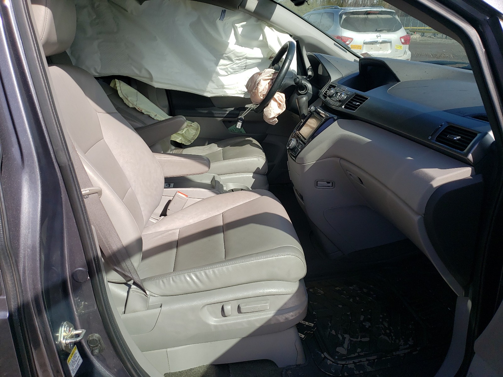Photo 5 from auction – 2014 HONDA ODYSSEY EX with VIN 5FNRL5H60EB101861