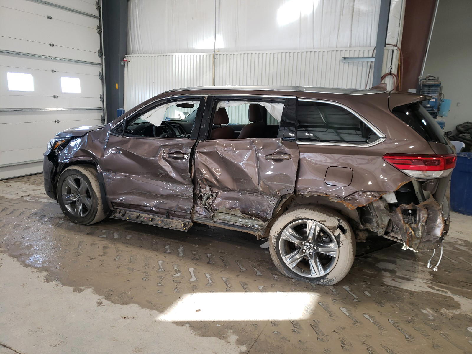 Photo 9 from auction – 2019 TOYOTA HIGHLANDER with VIN 5TDDGRFH8KS068254