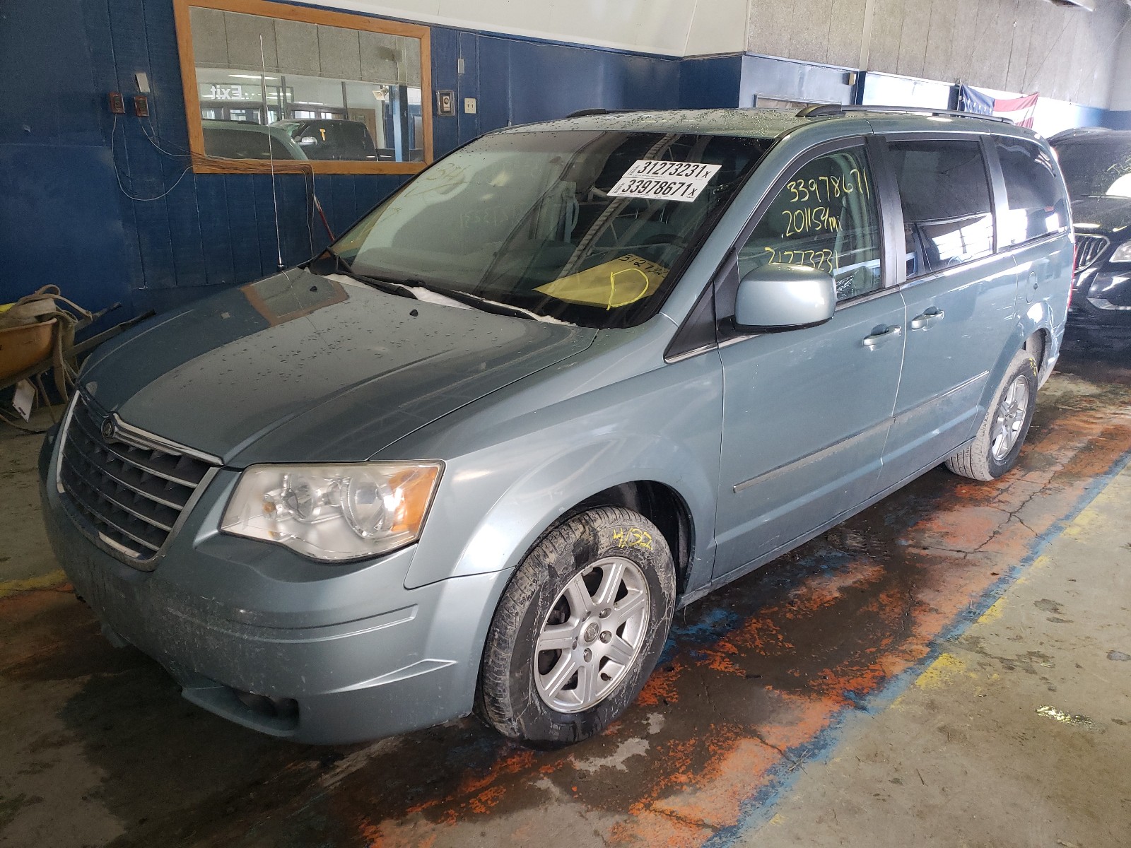 Photo 2 from auction – 2010 CHRYSLER TOWN & COU with VIN 2A4RR5D17AR319149