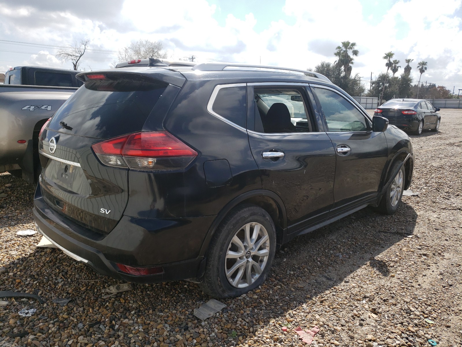 Photo 4 from auction – 2017 NISSAN ROGUE SV with VIN 5N1AT2MN4HC837269
