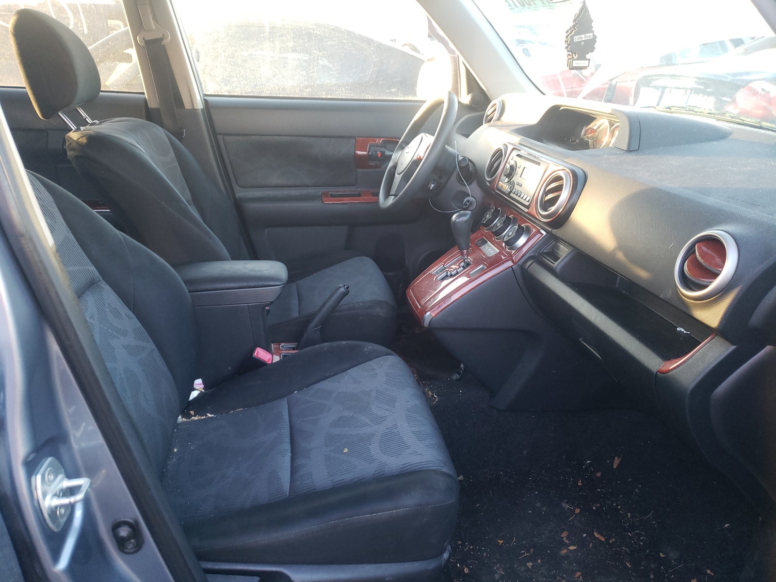 Photo 5 from auction – 2012 TOYOTA SCION XB with VIN JTLZE4FE6CJ026379