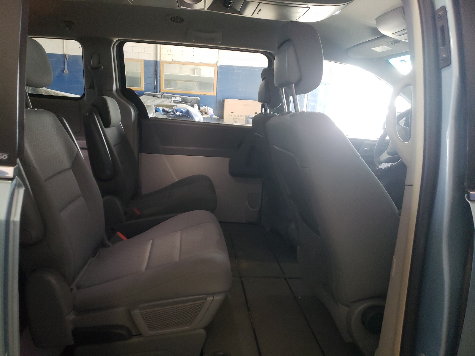 Photo 6 from auction – 2010 CHRYSLER TOWN & COU with VIN 2A4RR5D17AR319149