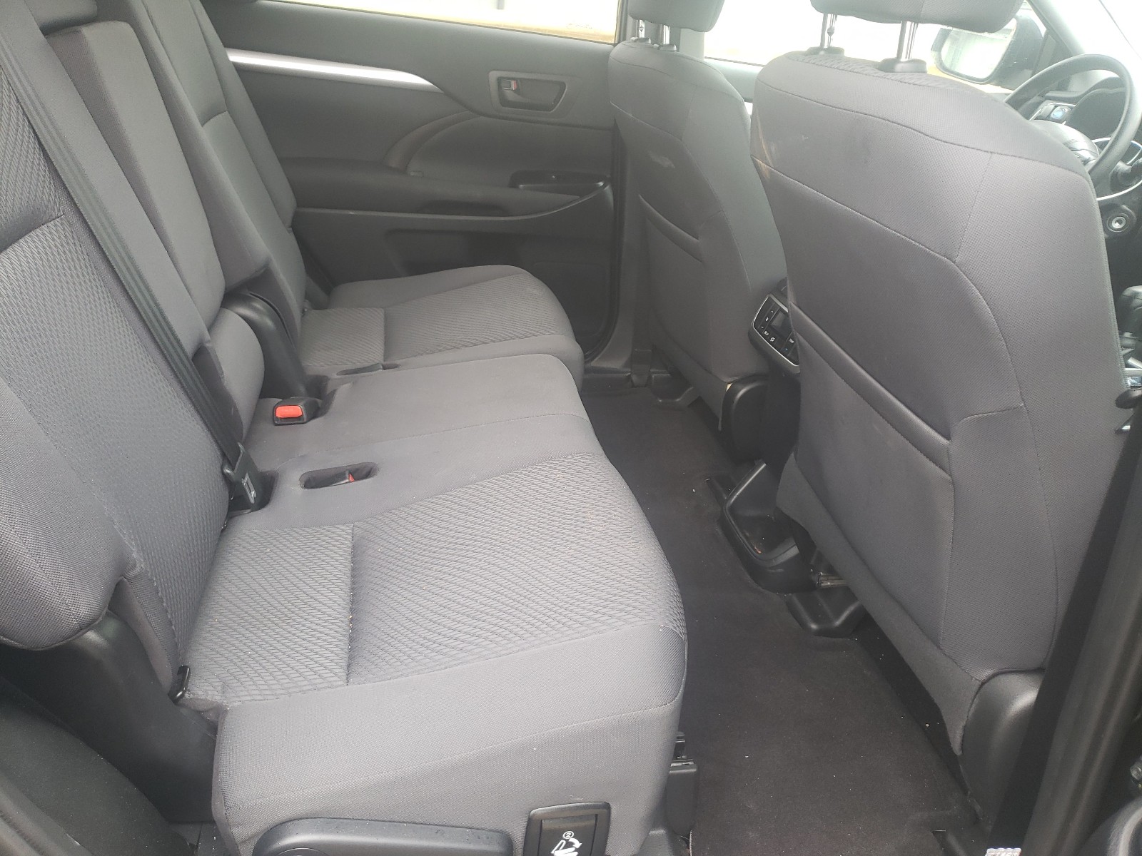 Photo 6 from auction – 2019 TOYOTA HIGHLANDER with VIN 5TDZARFH4KS058618