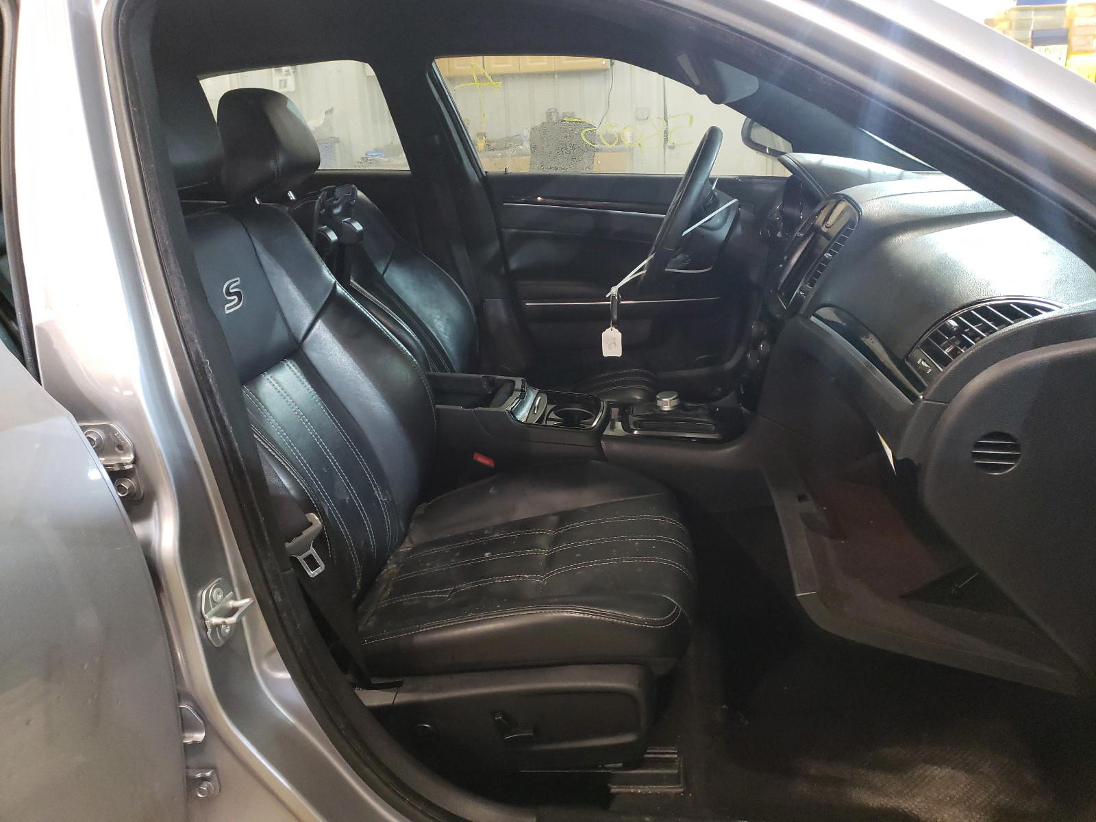 Photo 5 from auction – 2017 CHRYSLER 300 S with VIN 2C3CCABG2HH664901