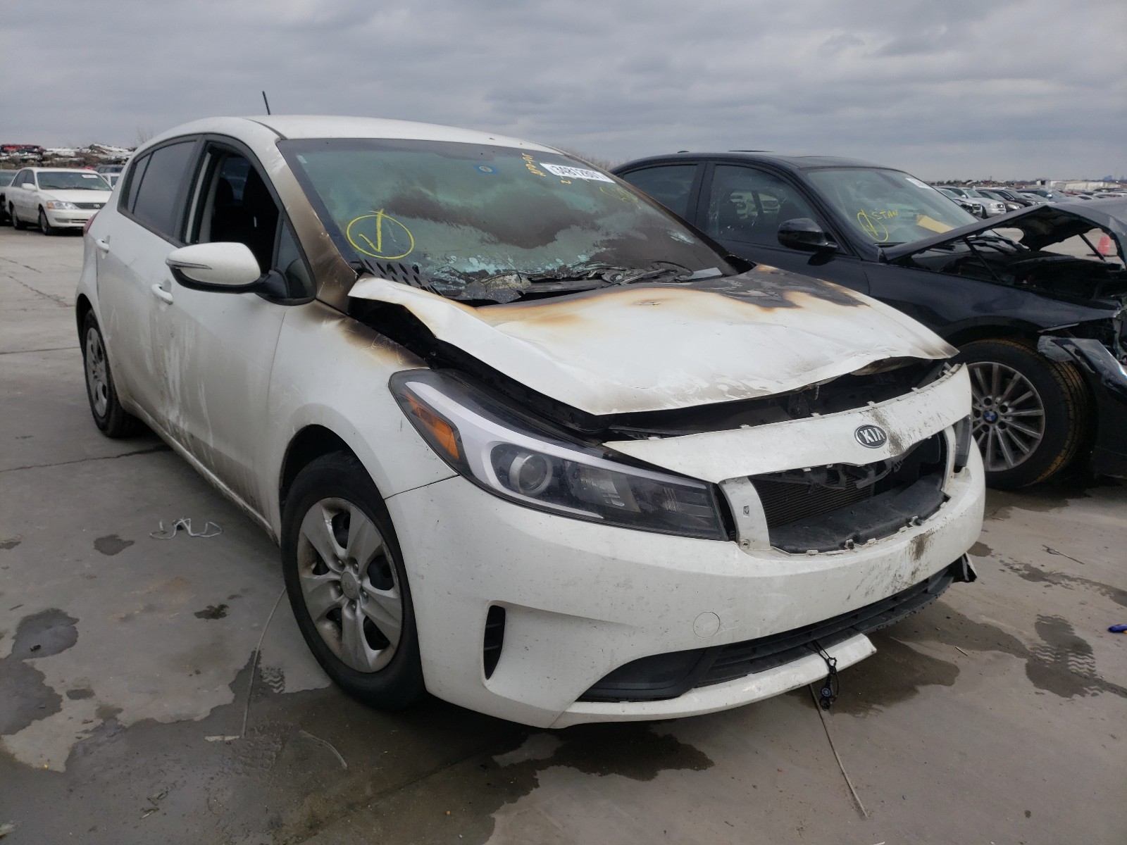 KIA FORTE LX 2017 مع رقم تعريف المركبة KNAFK5A87H5682201 - صورة من المزاد
