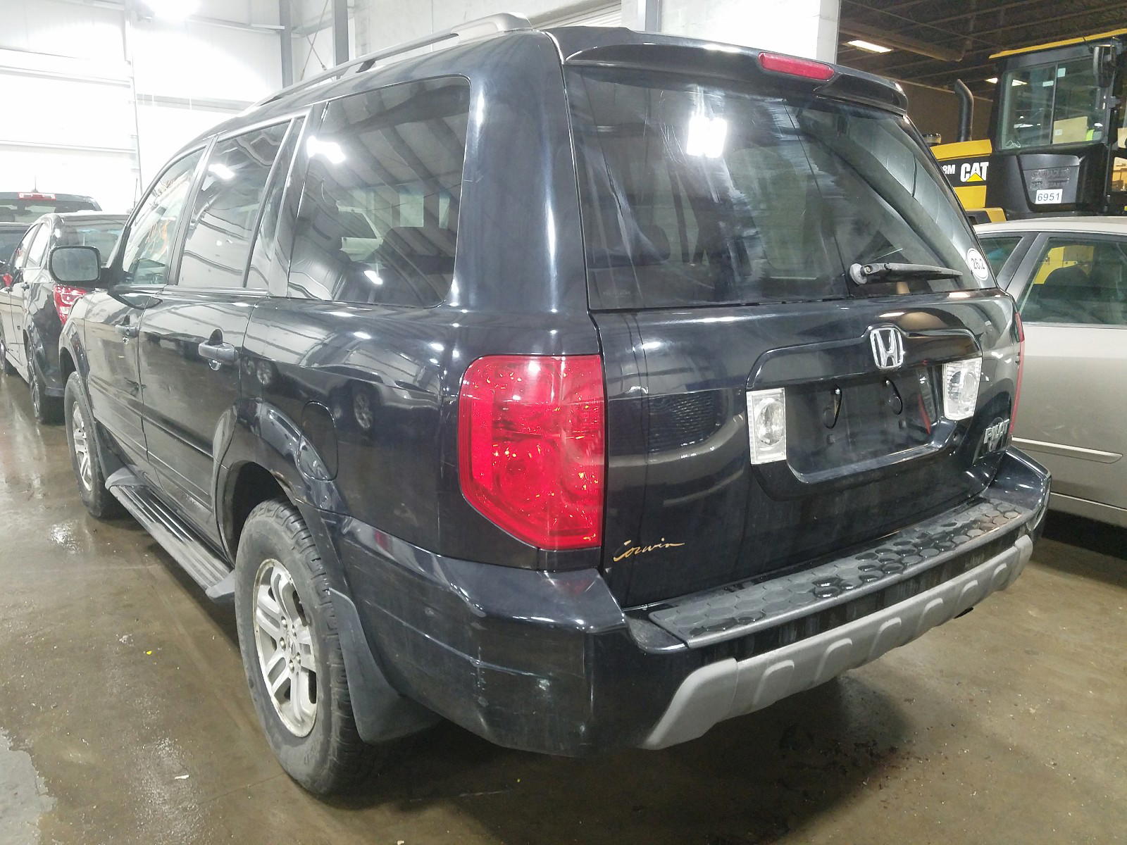 Photo 3 from auction – 2003 HONDA PILOT EXL with VIN 2HKYF18663H533185