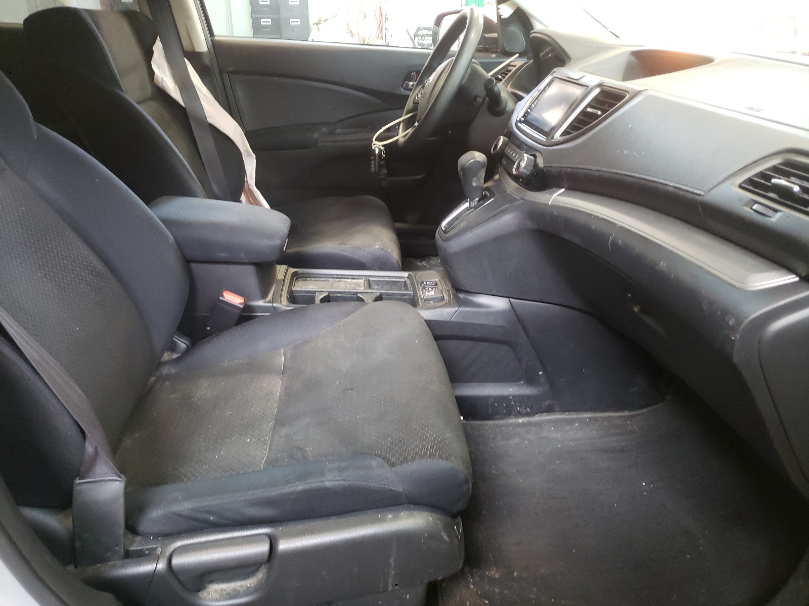 Photo 5 from auction – 2016 HONDA CR-V SE with VIN 2HKRM4H41GH112636