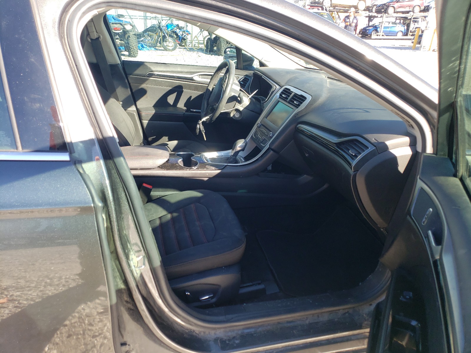 Photo 5 from auction – 2016 FORD FUSION SE with VIN 3FA6P0H77GR383135