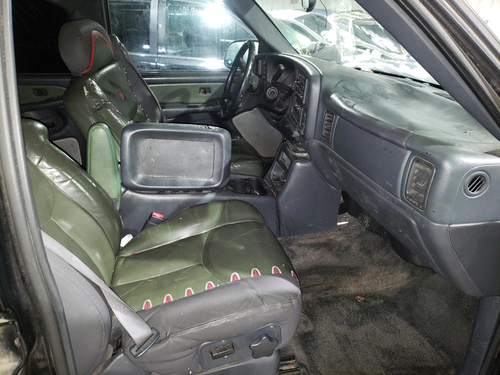 Photo 5 from auction – 2002 CHEVROLET AVALANCHE with VIN 3GNEK13TX2G156161
