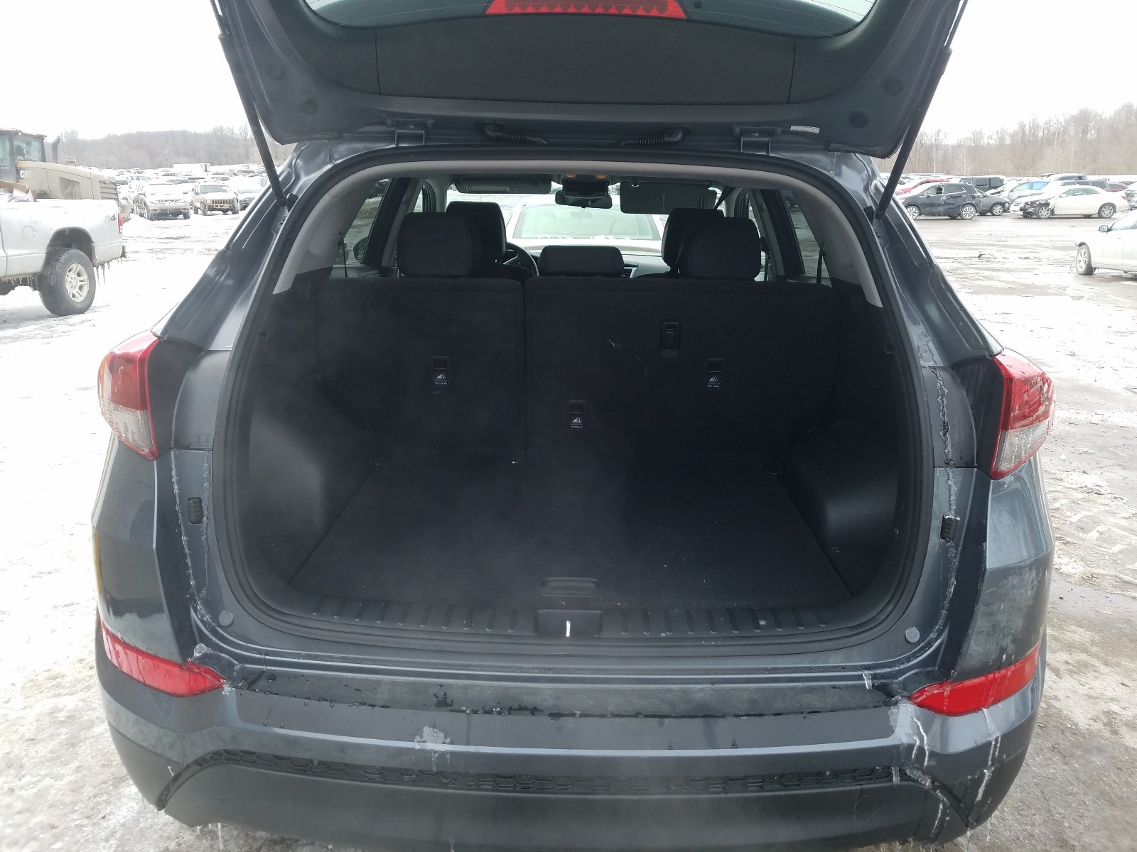 Photo 9 from auction – 2018 HYUNDAI TUCSON SE with VIN KM8J2CA41JU756668
