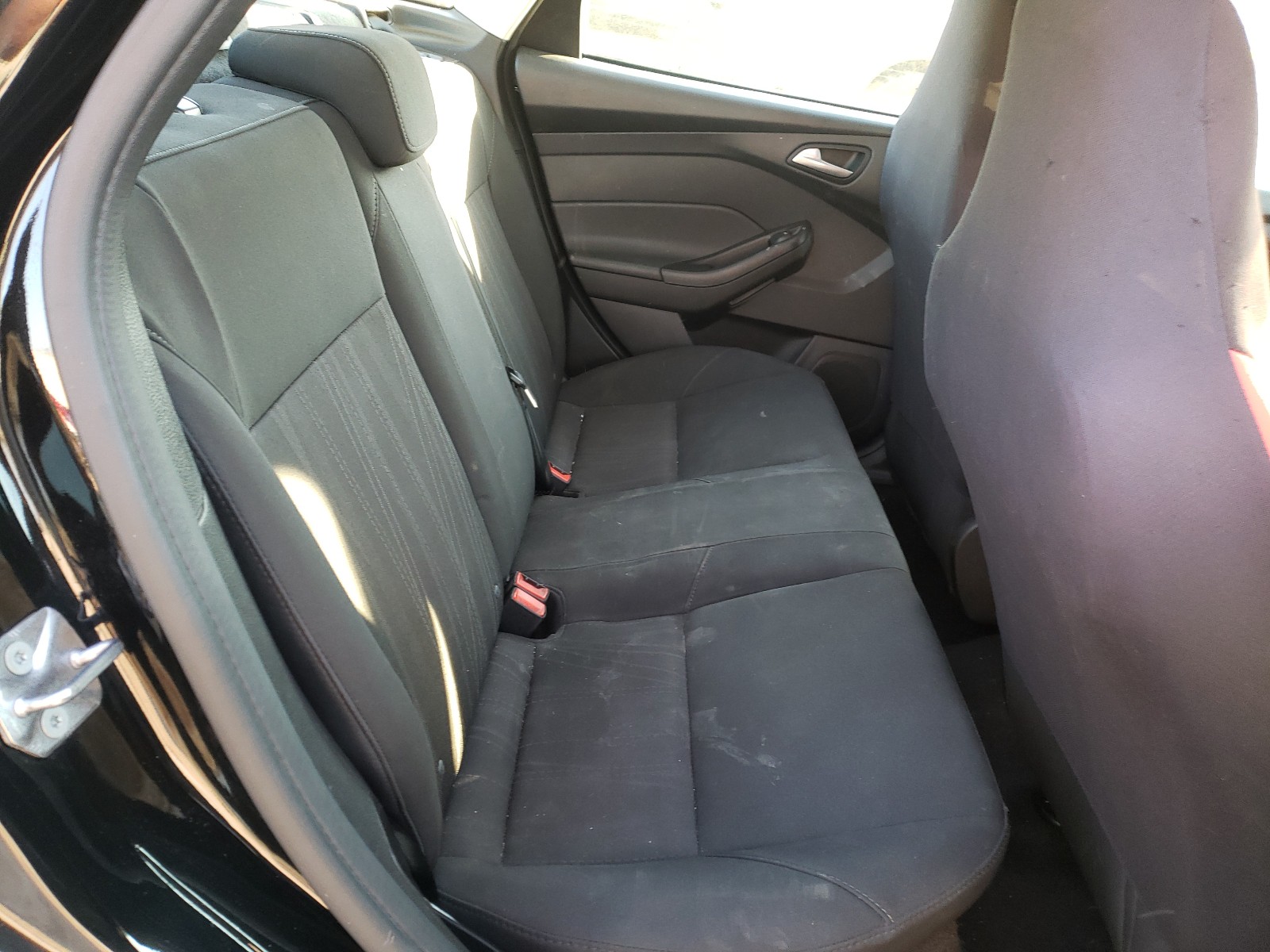 Photo 6 from auction – 2018 FORD FOCUS SE with VIN 1FADP3F21JL316150