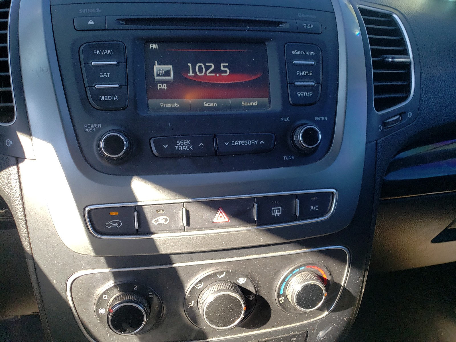 Photo 9 from auction – 2014 KIA SORENTO LX with VIN 5XYKT4A61EG536841