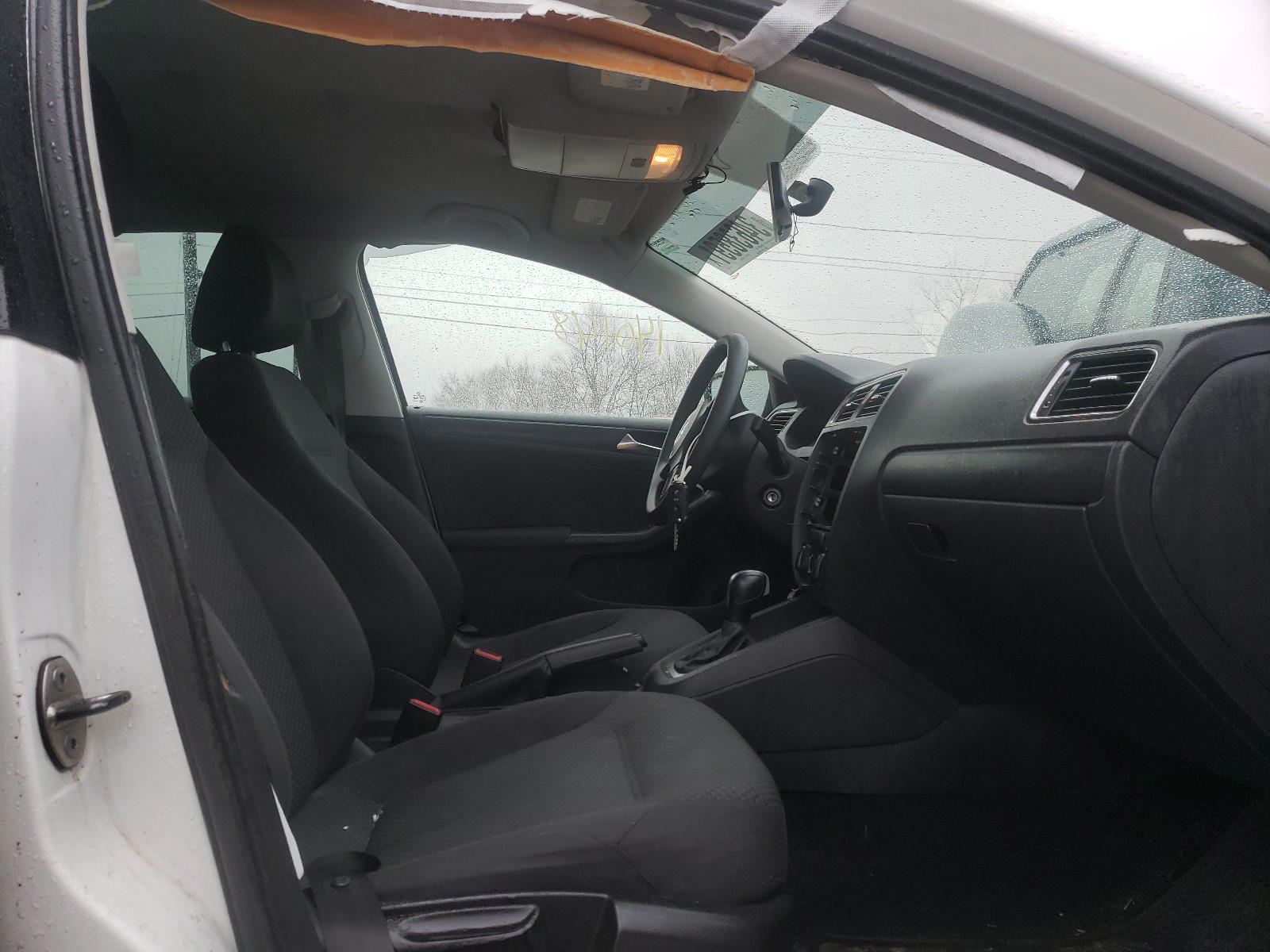 Photo 5 from auction – 2011 VOLKSWAGEN JETTA BASE with VIN 3VW2K7AJ6BM074989