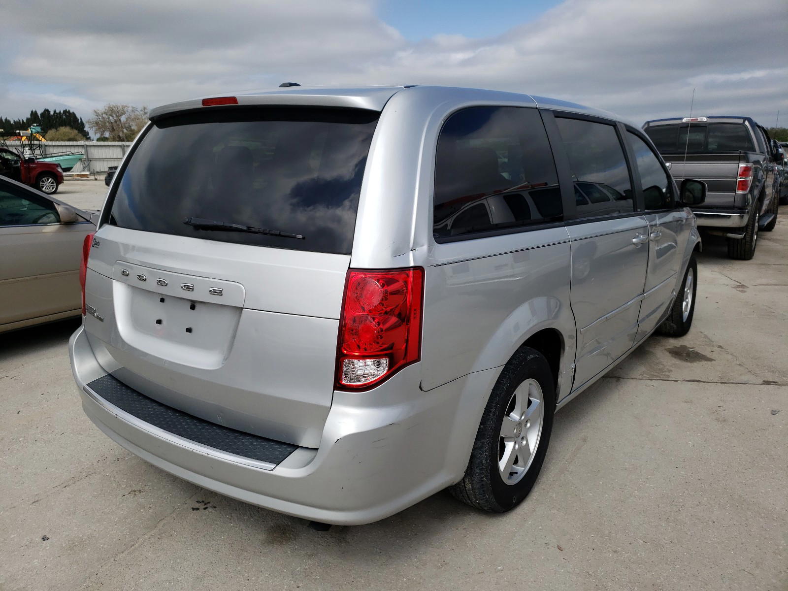 Photo 4 from auction – 2011 DODGE GRAND CARA with VIN 2D4RN3DG3BR636618