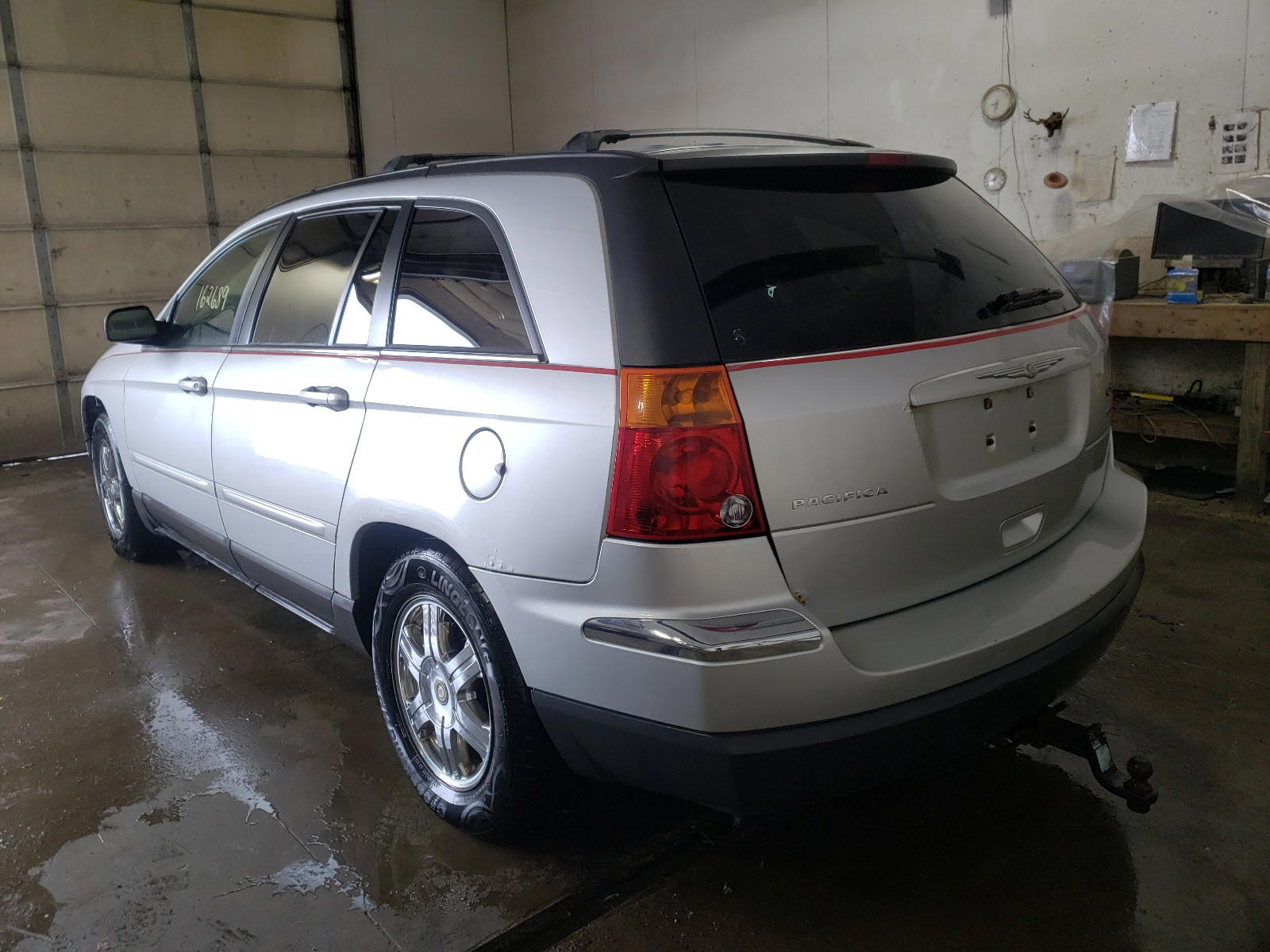 Photo 3 from auction – 2004 CHRYSLER PACIFICA with VIN 2C8GF68424R634850