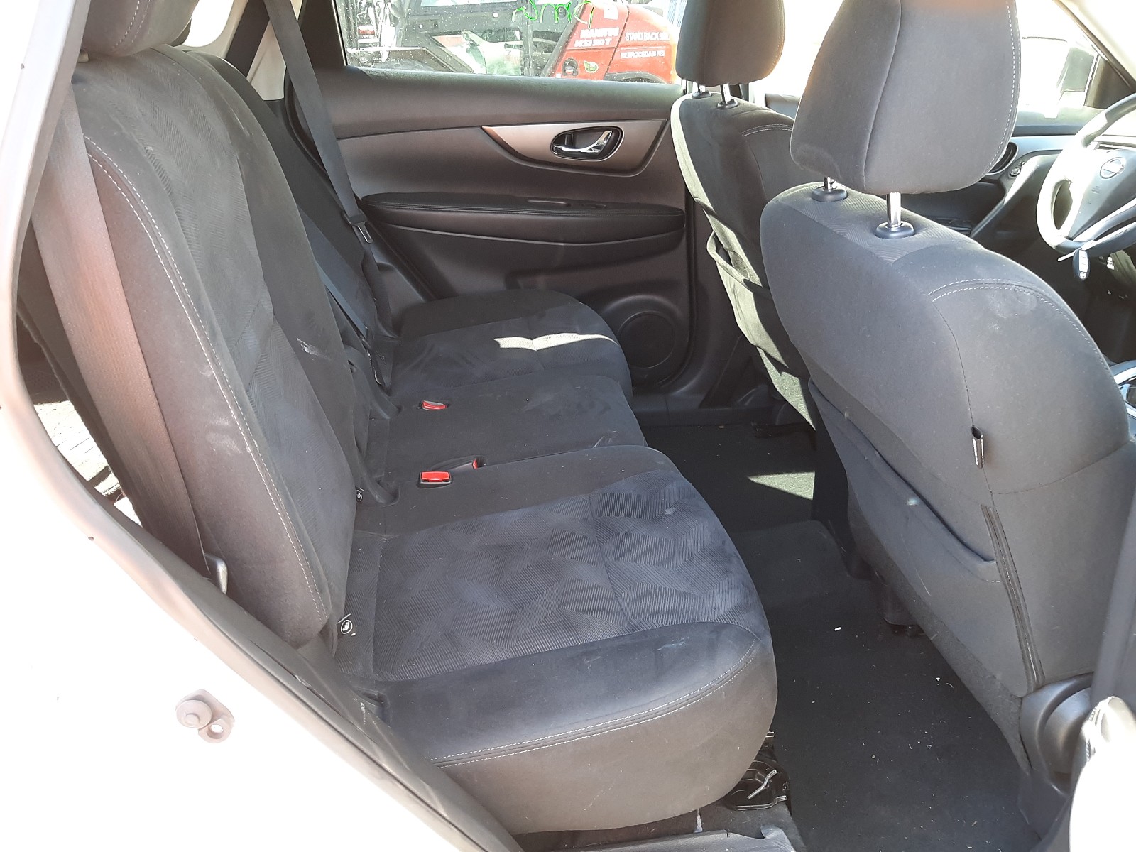 Photo 16 from auction – 2015 NISSAN ROGUE S with VIN KNMAT2MV0FP566642