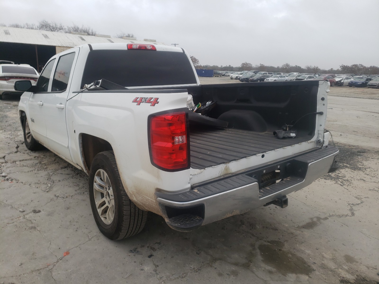 Photo 3 from auction – 2018 CHEVROLET SILVERADO with VIN 3GCUKREC7JG176317