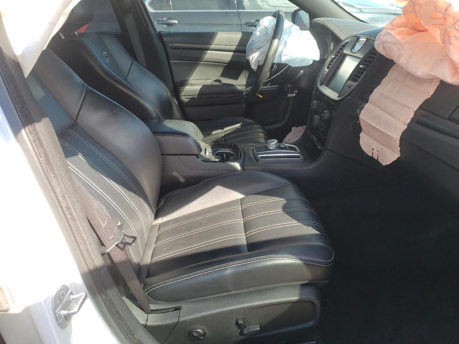 Photo 5 from auction – 2015 CHRYSLER 300 S with VIN 2C3CCAGG7FH793075