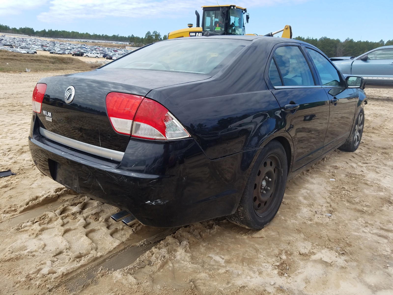Photo 4 from auction – 2010 MERCURY MILAN with VIN 3MEHM0JA5AR611396
