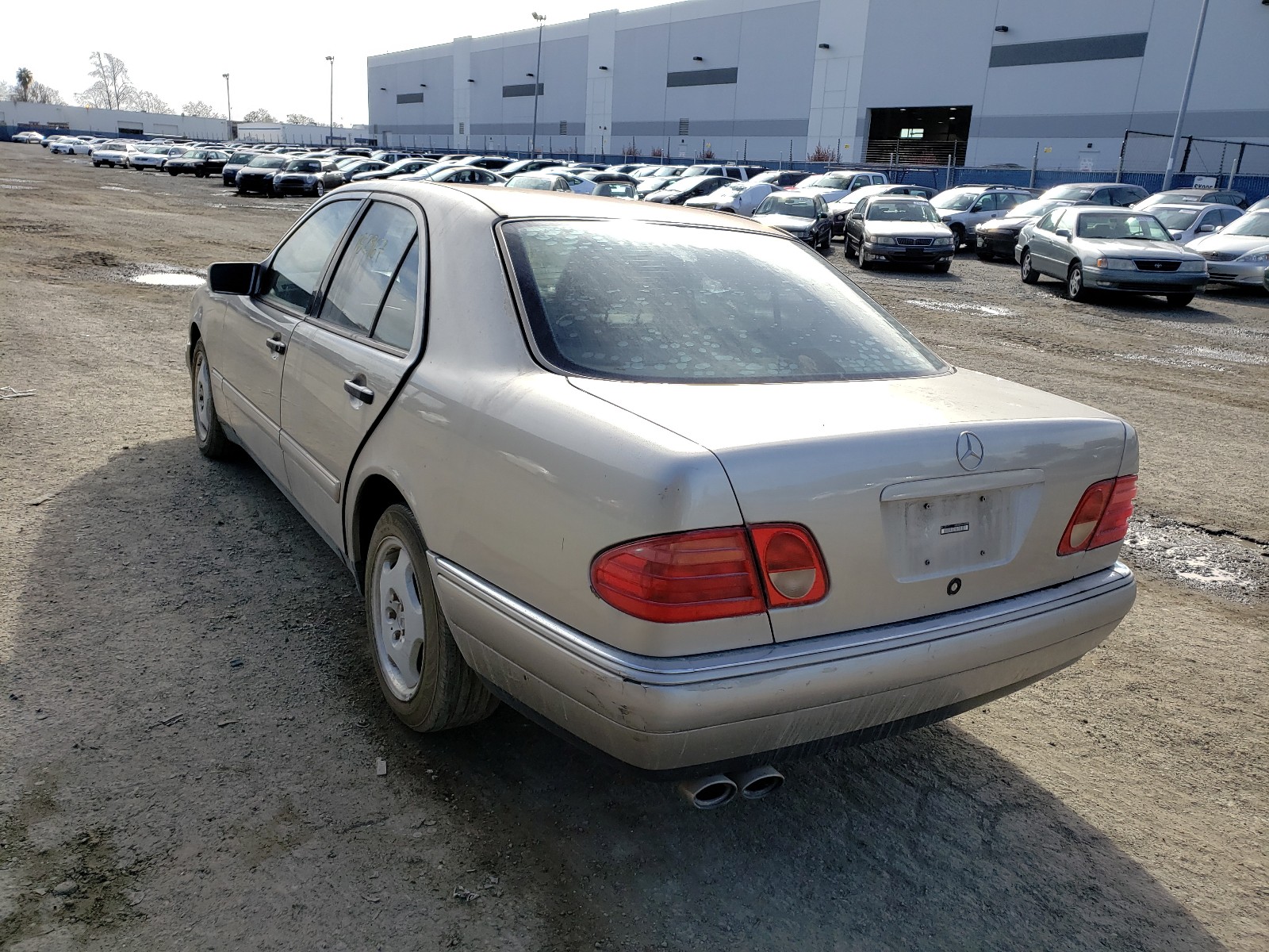 Photo 3 from auction – 1998 MERCEDES-BENZ E 320 with VIN WDBJF65F0WA504018