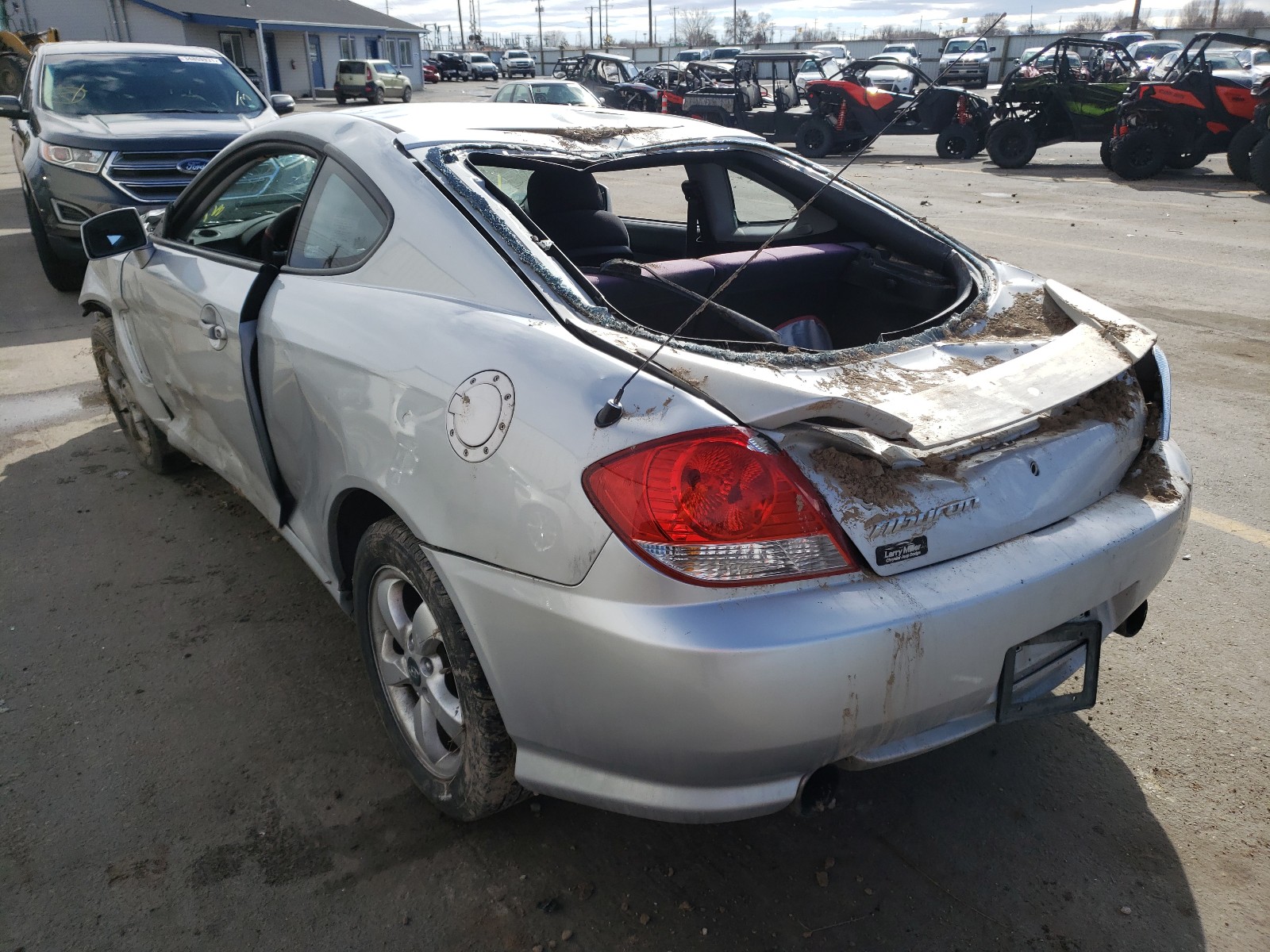 Photo 3 from auction – 2005 HYUNDAI TIBURON with VIN KMHHM65D15U166562