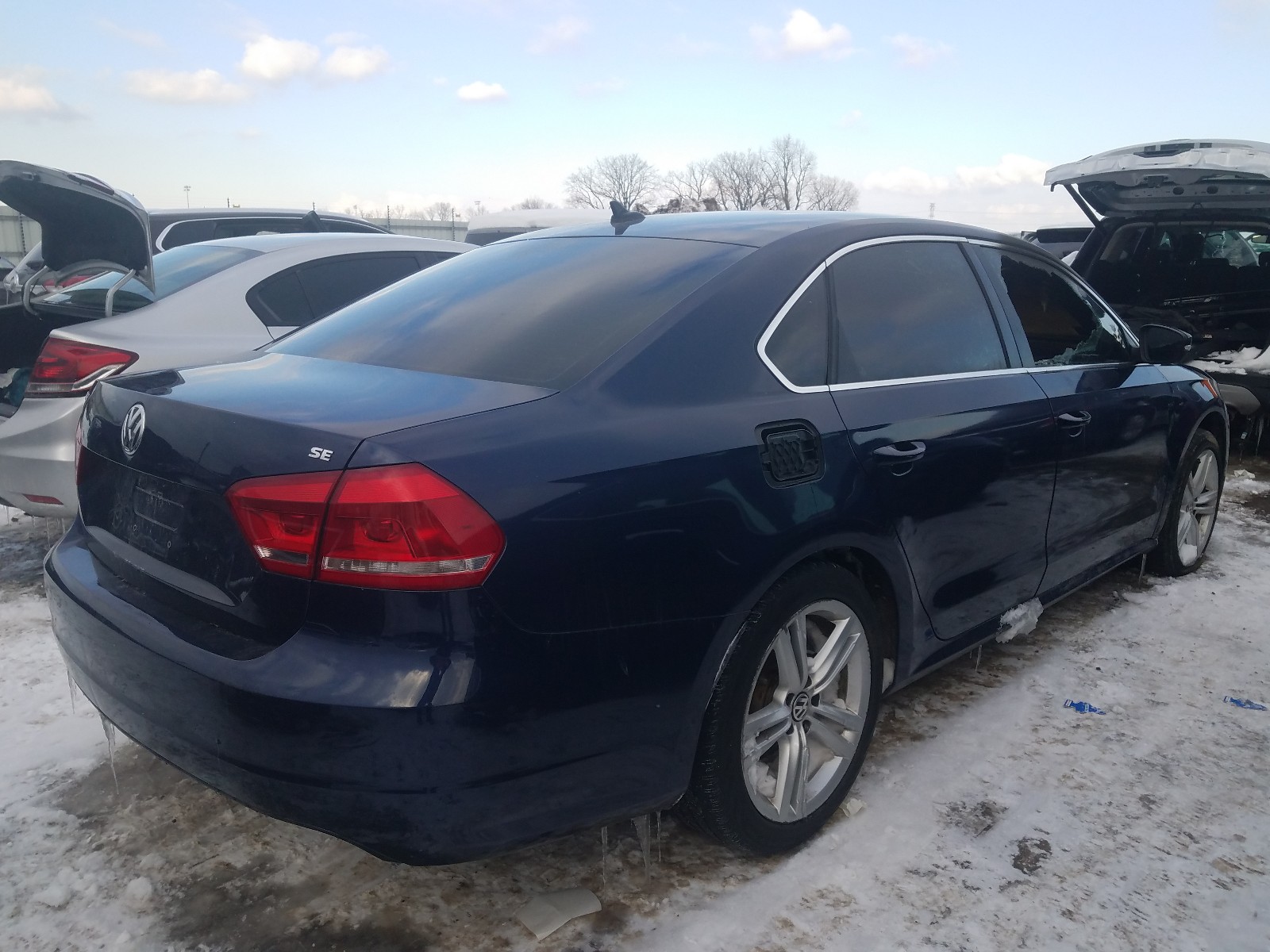 Photo 4 from auction – 2014 VOLKSWAGEN PASSAT SE with VIN 1VWBP7A35EC019832