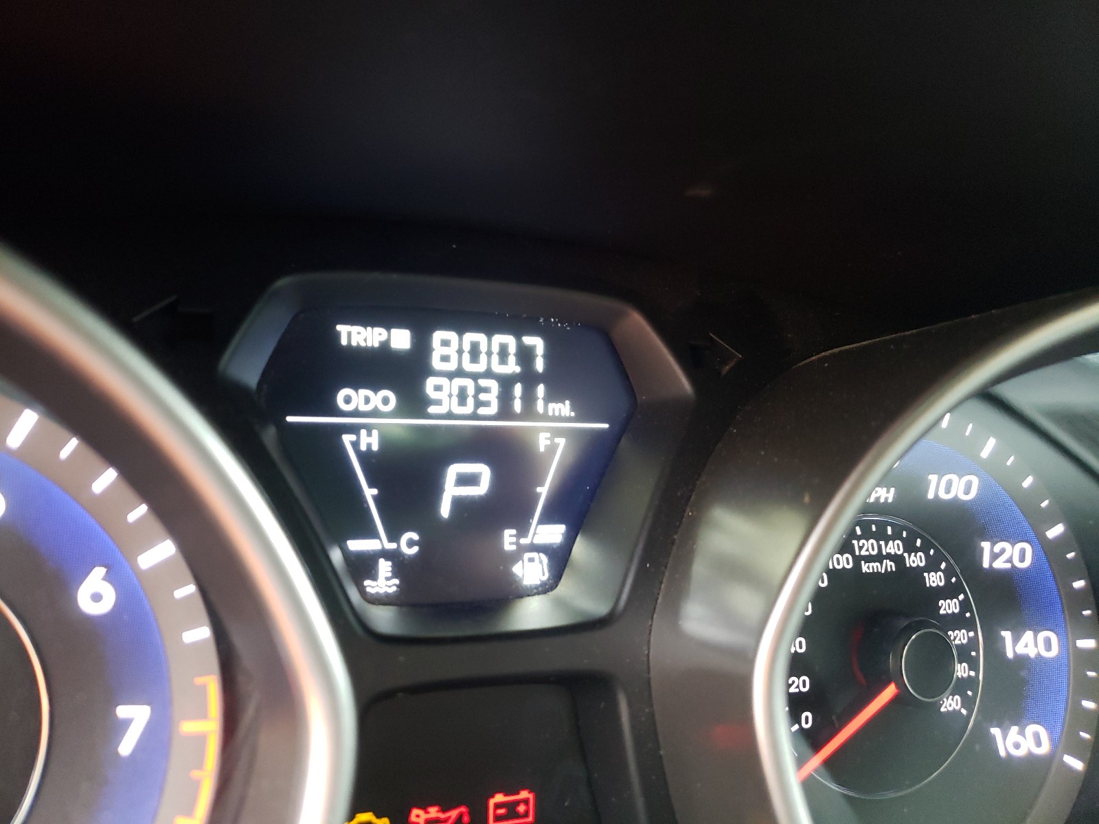 Photo 8 from auction – 2012 HYUNDAI ELANTRA GL with VIN 5NPDH4AE8CH098990