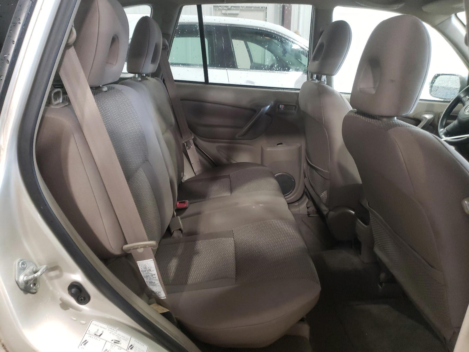 Photo 6 from auction – 2005 TOYOTA RAV4 with VIN JTEHD20V250074716