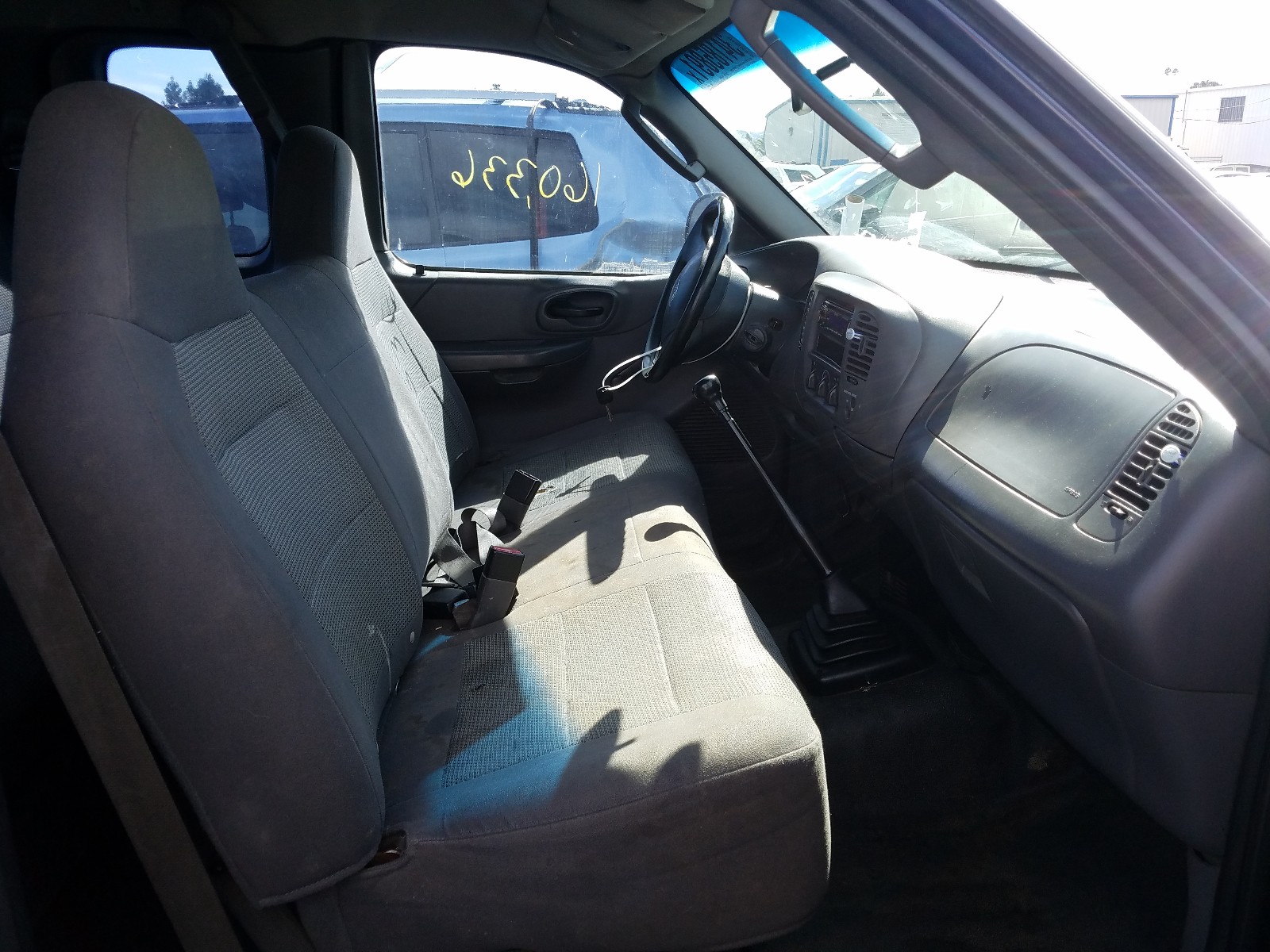 Photo 5 from auction – 2004 FORD F-150 HERI with VIN 2FTRX17274CA37934