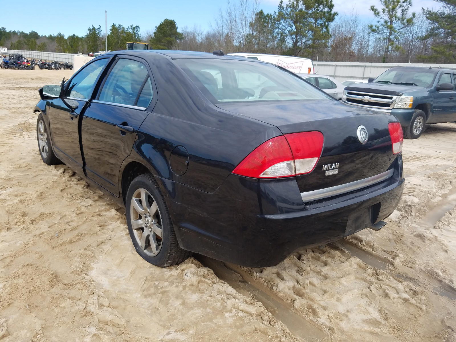 Photo 3 from auction – 2010 MERCURY MILAN with VIN 3MEHM0JA5AR611396