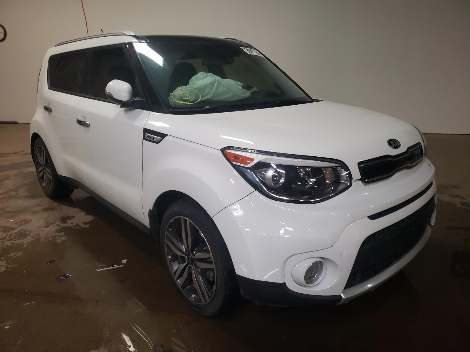 KIA SOUL + 2018 with VIN KNDJP3A51J7611367 - Photo from auction