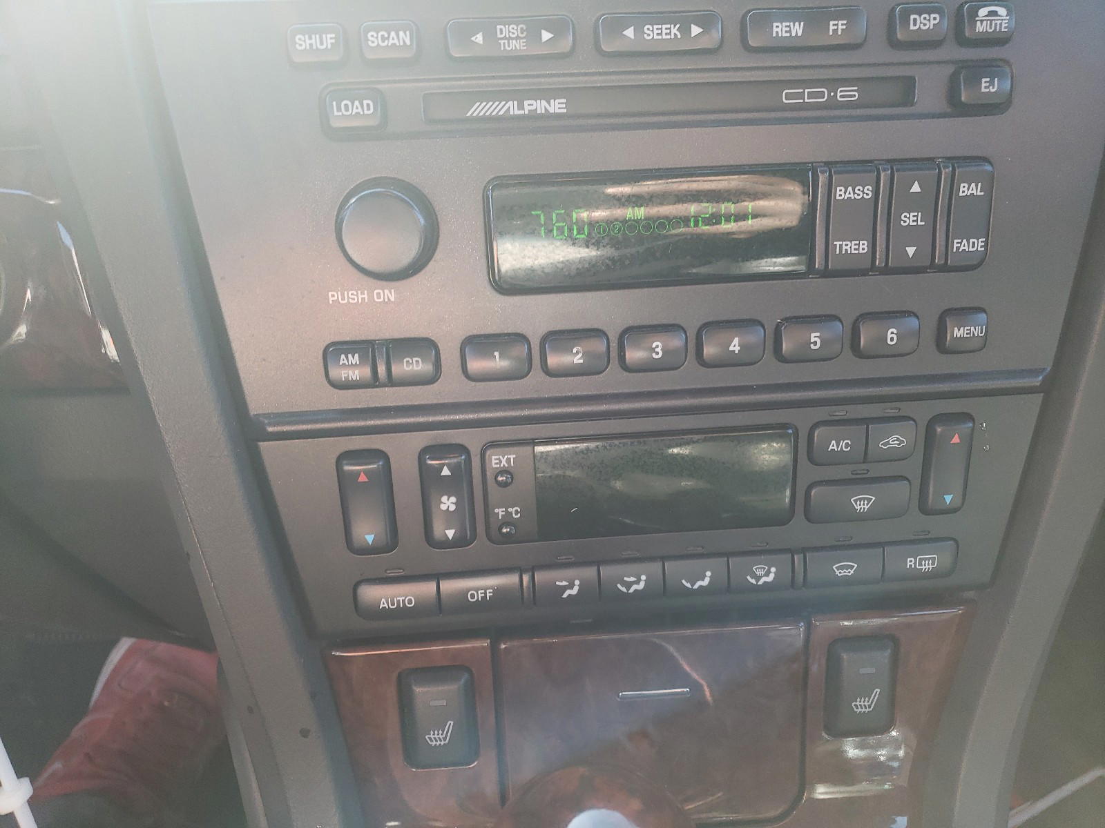 Photo 9 from auction – 2001 LINCOLN LS with VIN 1LNHM86S51Y642761