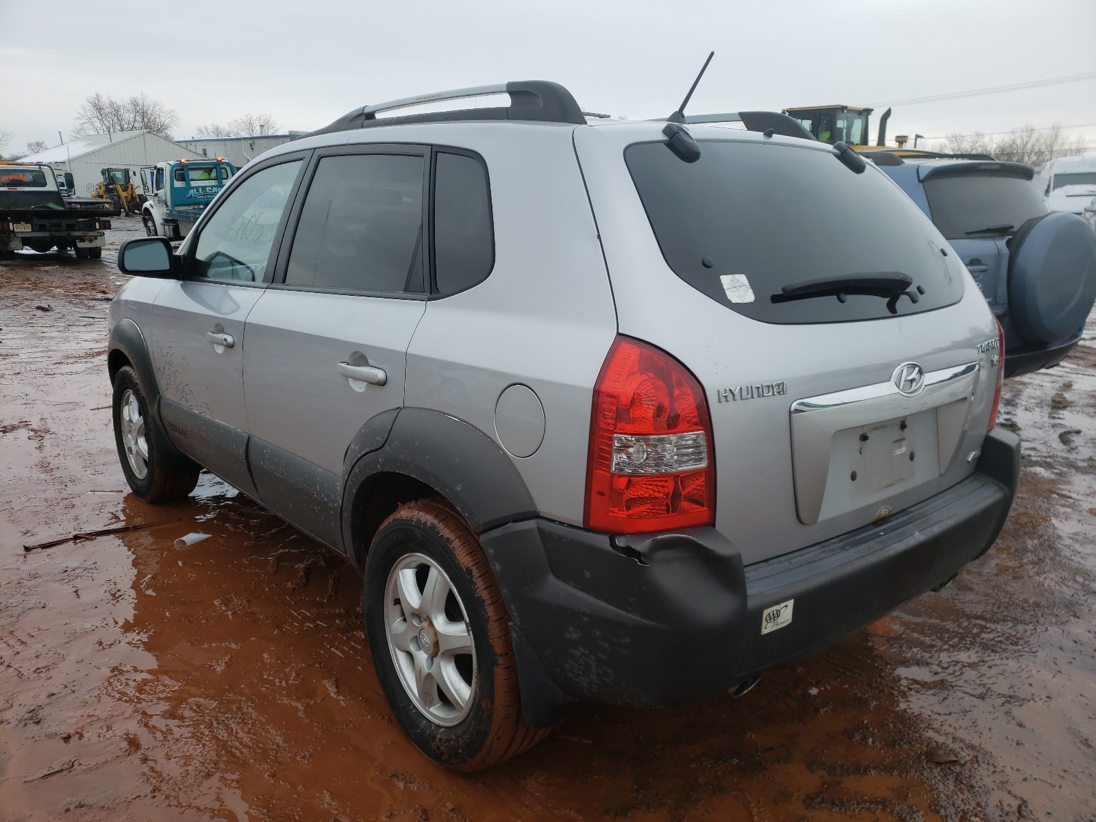 Photo 3 from auction – 2005 HYUNDAI TUCSON with VIN KM8JN72D55U043470