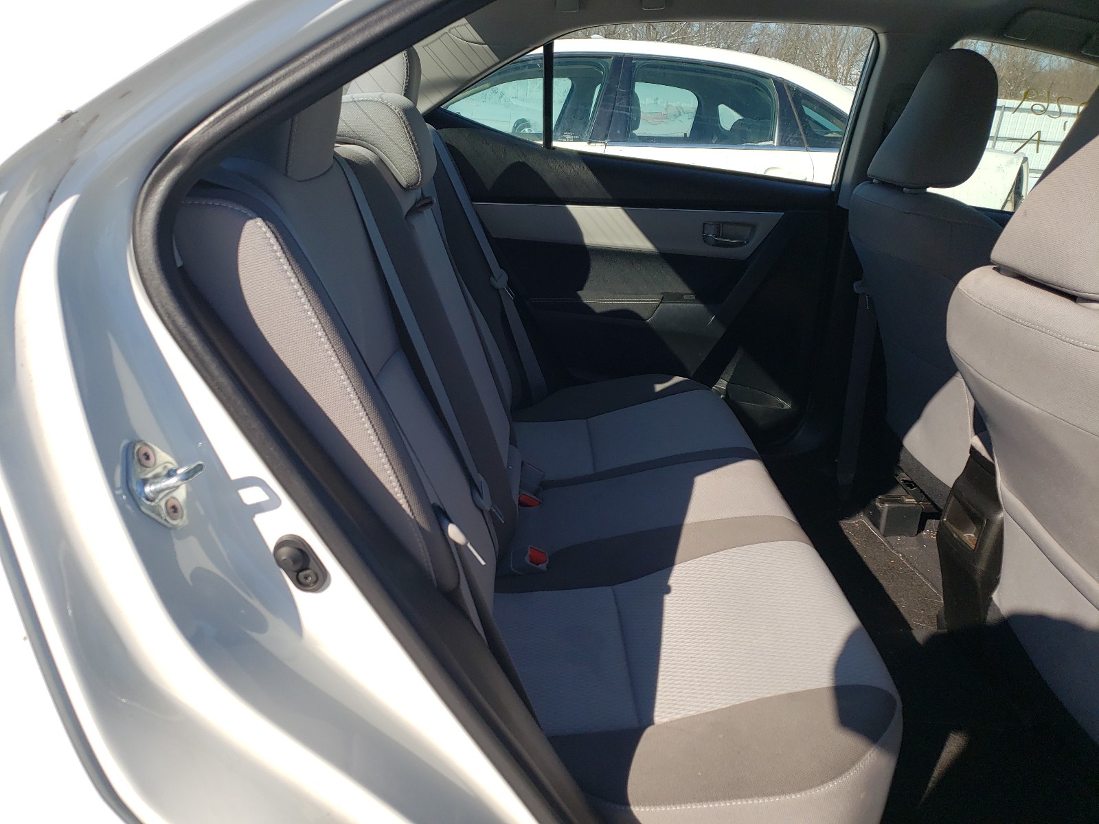 Photo 6 from auction – 2018 TOYOTA COROLLA L with VIN 5YFBURHE8JP847213