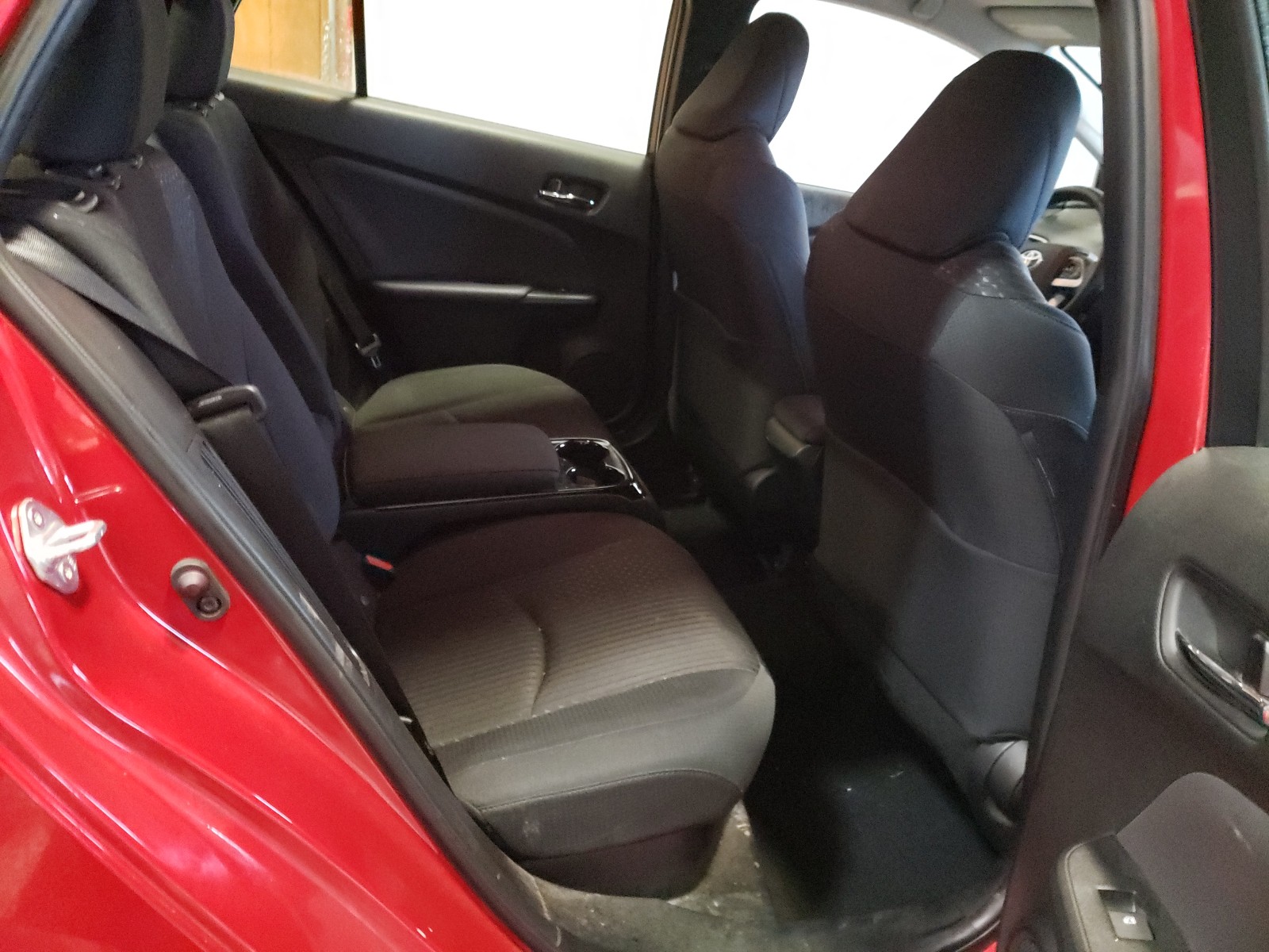 Photo 6 from auction – 2018 TOYOTA PRIUS PRIM with VIN JTDKARFPXJ3099876