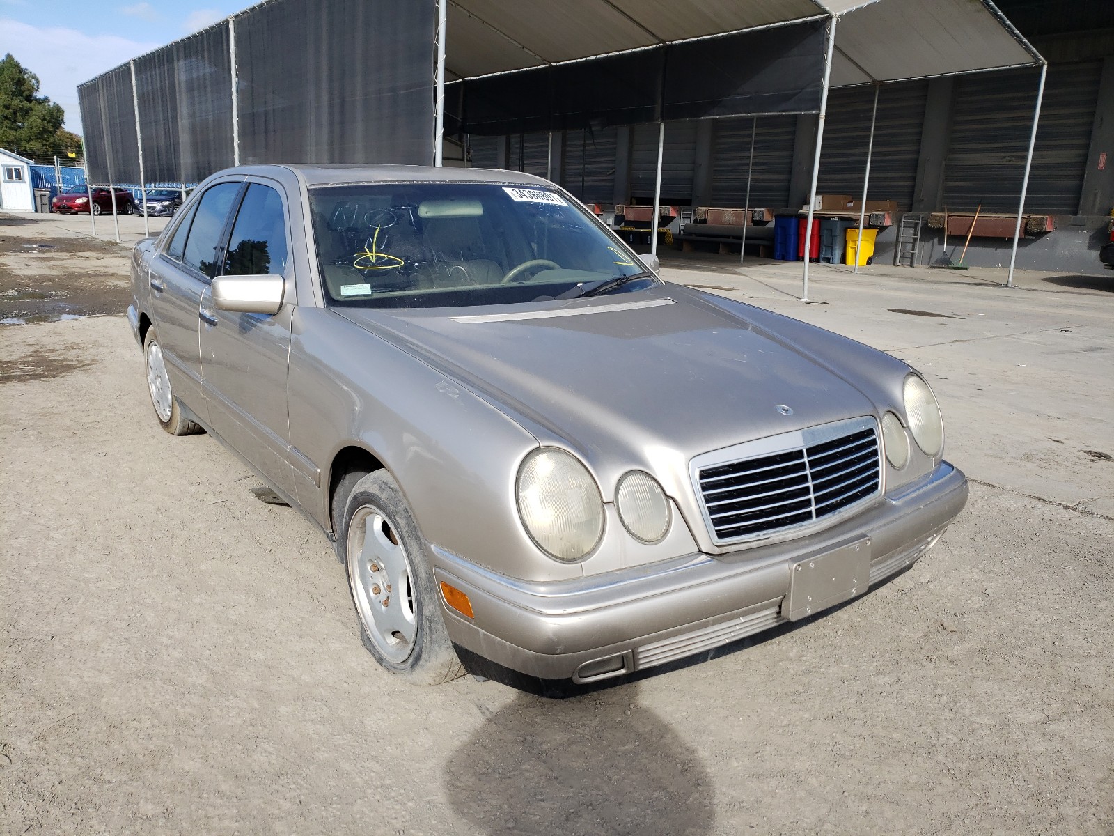 MERCEDES-BENZ E 320 1998 with VIN WDBJF65F0WA504018 - Photo from auction